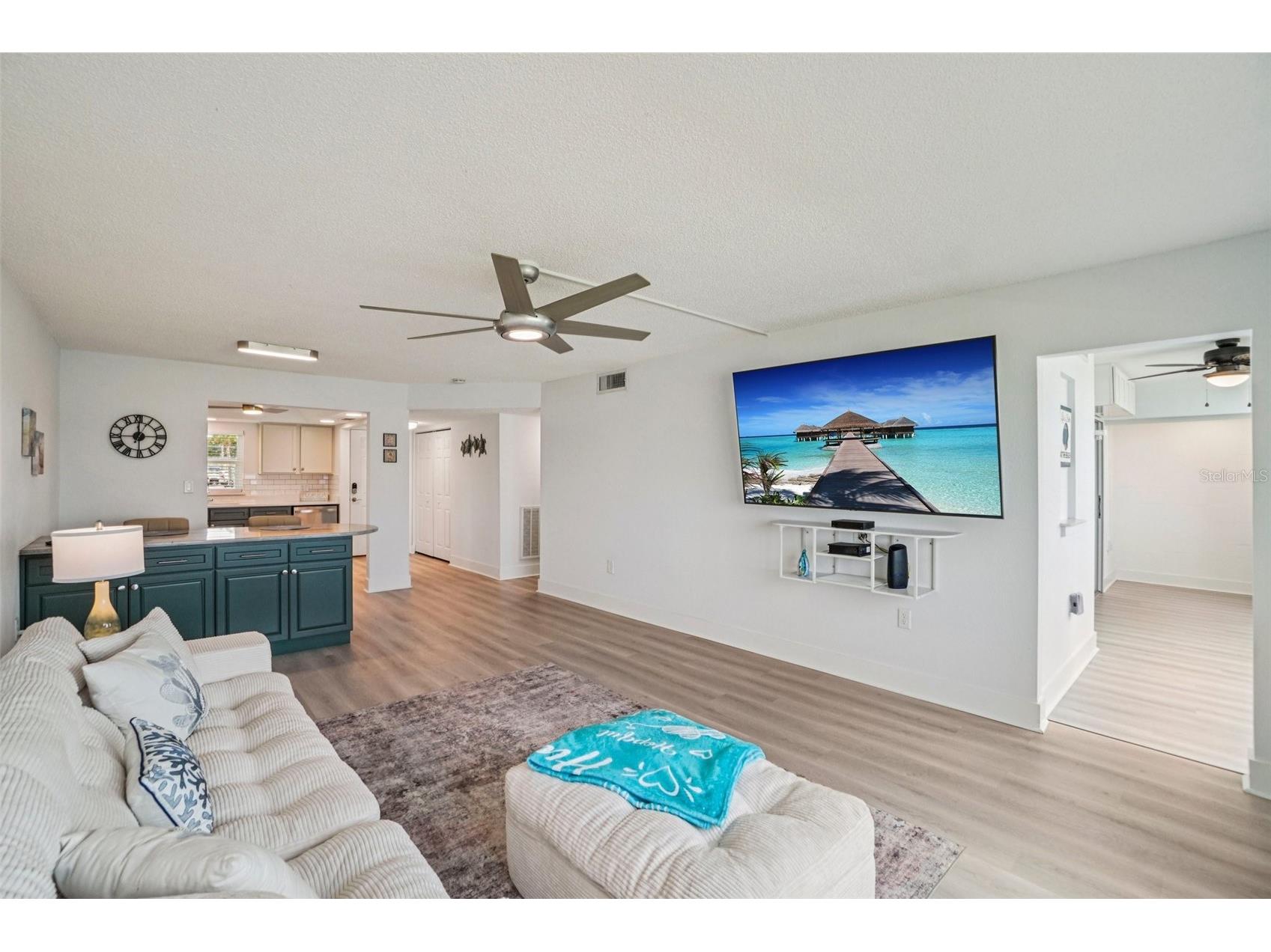 4750 Cove Circle #107 Saint Petersburg FL 33708 TB8491473 image2
