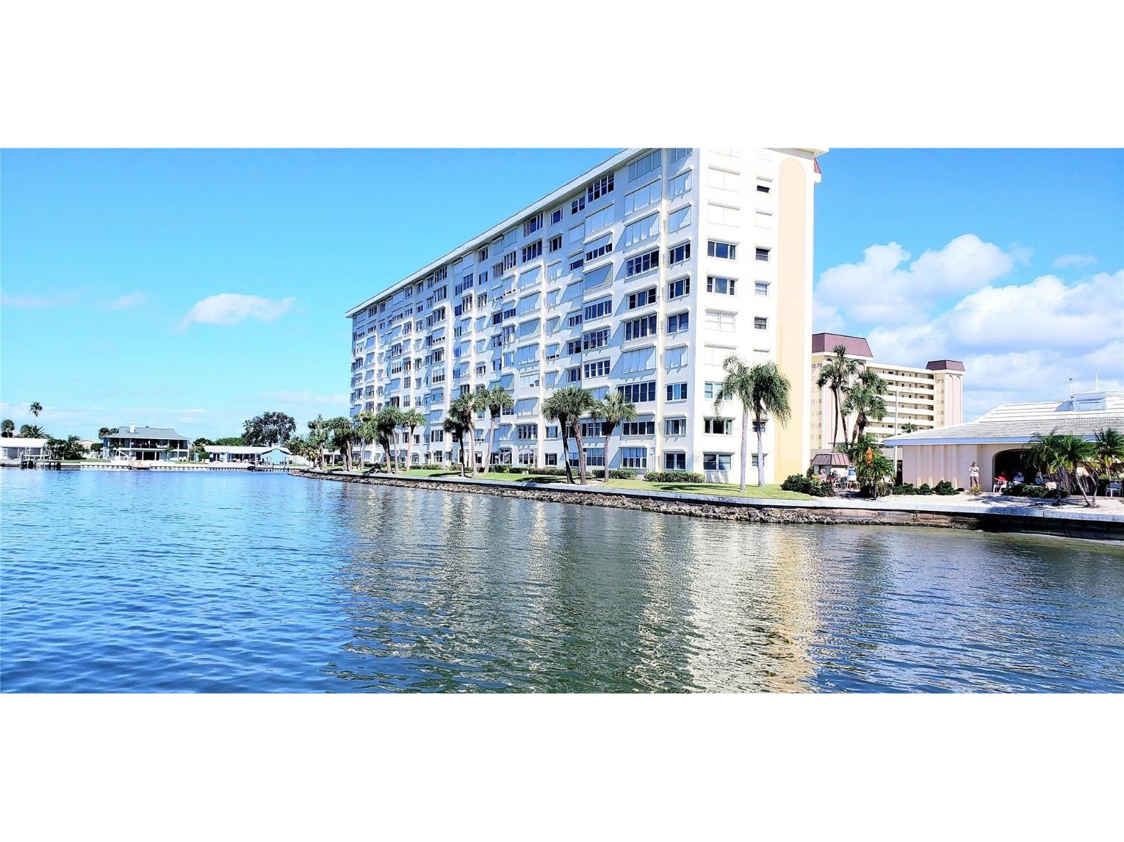 4750 Cove Circle #201 Saint Petersburg FL 33708 - BOCA CIEGA BAY U8191018 image1