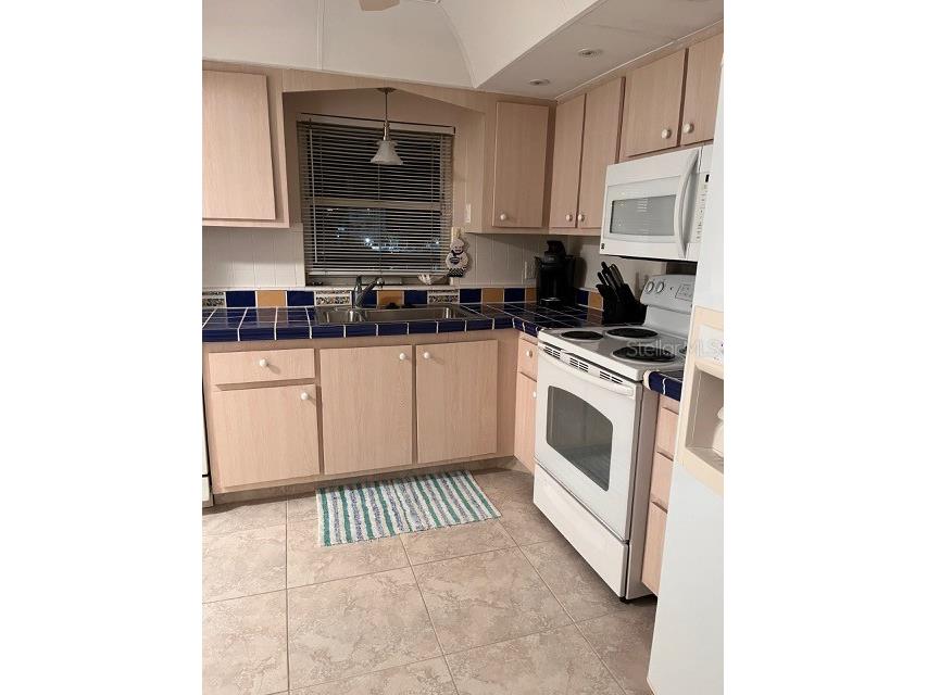 4750 Cove Circle #303 Saint Petersburg FL 33708 - BOCA CIEGA BAY TB8432932 image3