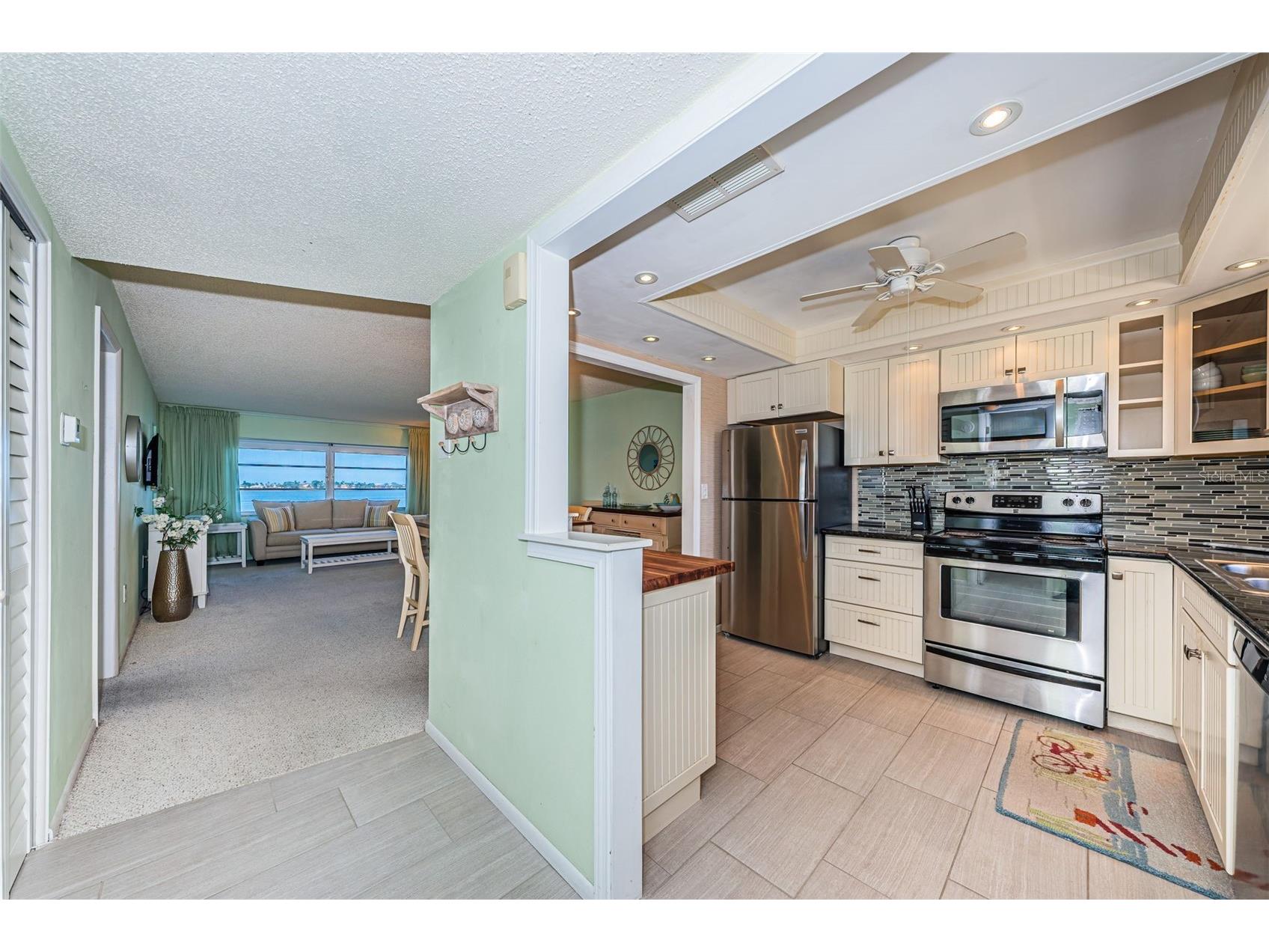 4750 Cove Circle #304 Saint Petersburg FL 33708 - BOCA CIEGA BAY TB8503434 image2