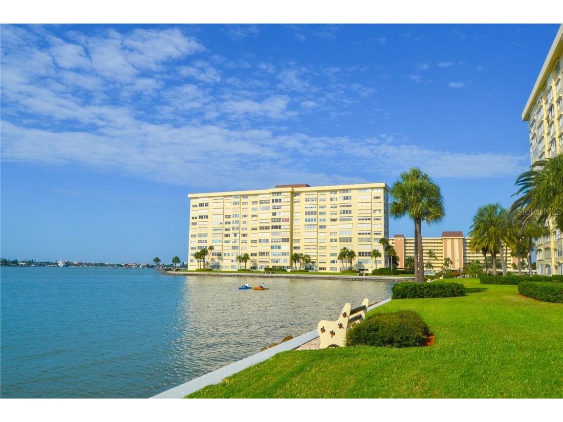 4750 Cove Circle #806 Saint Petersburg FL 33708 TB8313125 image1