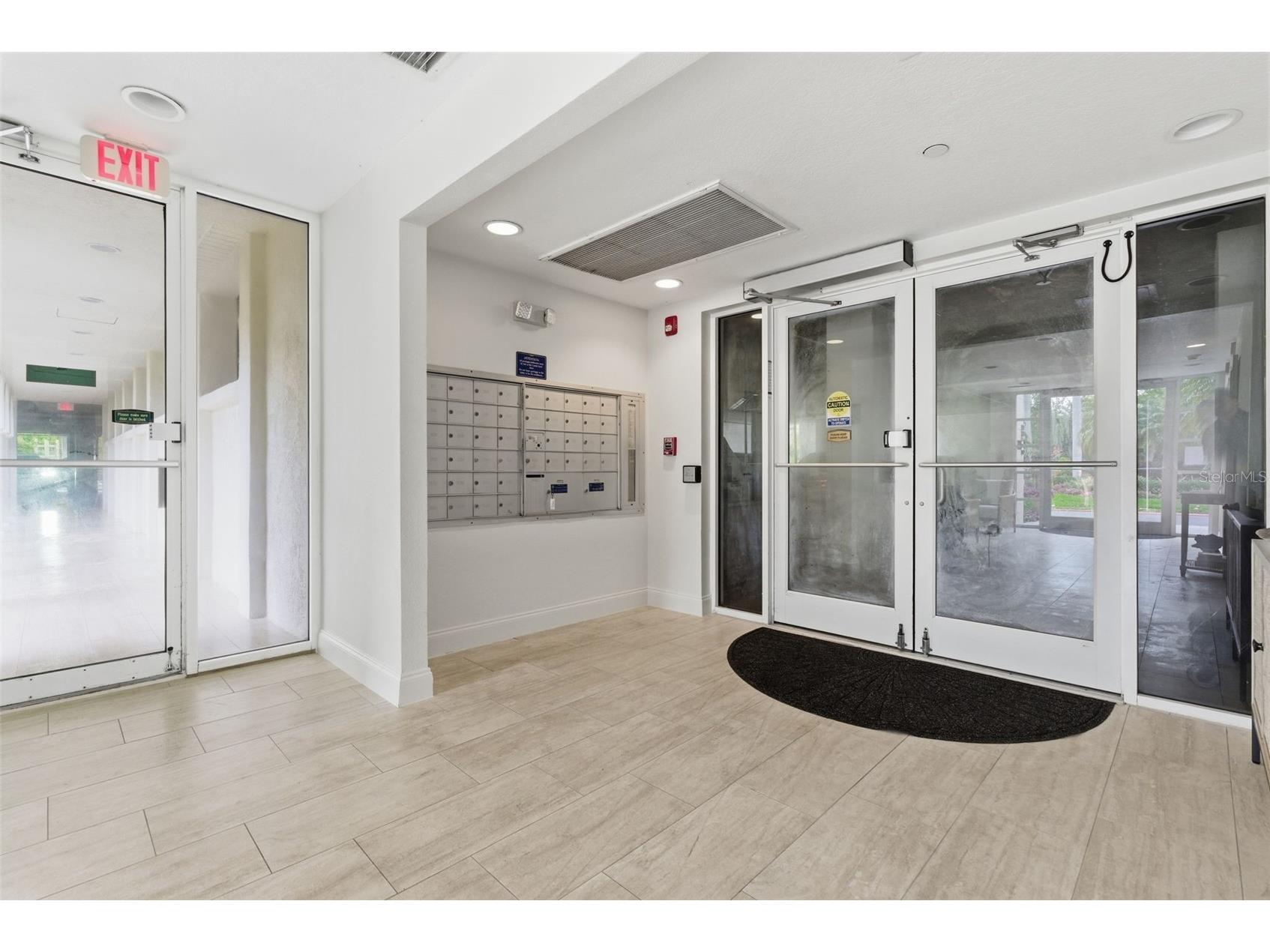 4750 Dolphin Cay Lane S #408 Saint Petersburg FL 33711 - SKIMMER COVE/BOCA CIEAGA BAY TB8481717 image3