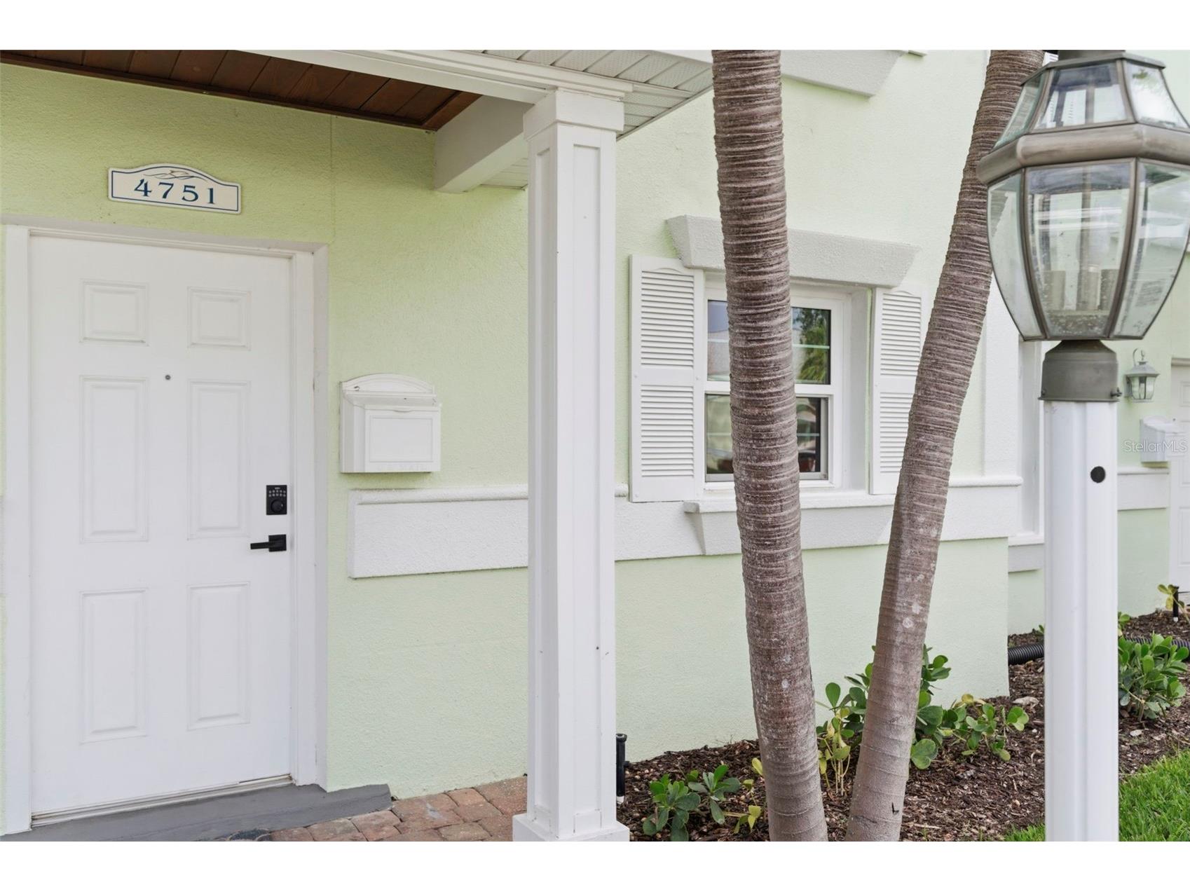 4751 Coquina Key Drive SE Saint Petersburg FL 33705 - TAMPA BAY TB8492859 image2