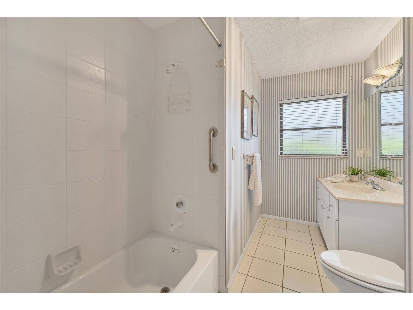 4755 Ringwood Meadow Sarasota FL 34235 A4669818 image28