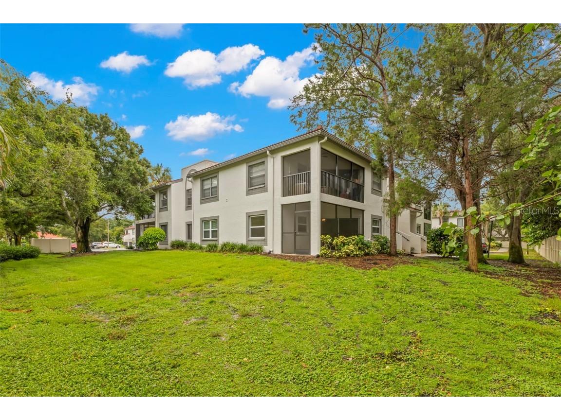 476 Santa Cruz Place NE #B Saint Petersburg FL 33703 TB8408194 image8