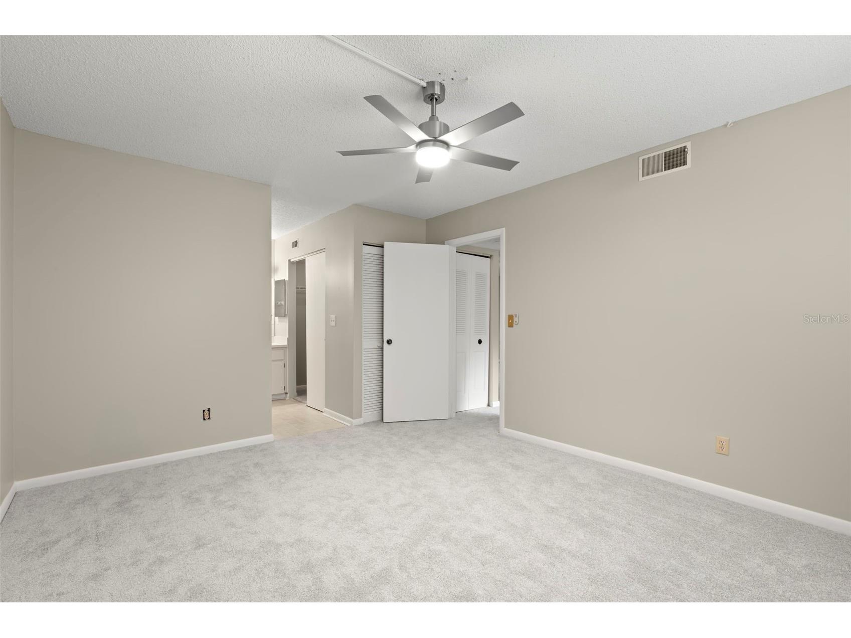 476 Santa Cruz Place NE #B Saint Petersburg FL 33703 TB8481168 image16