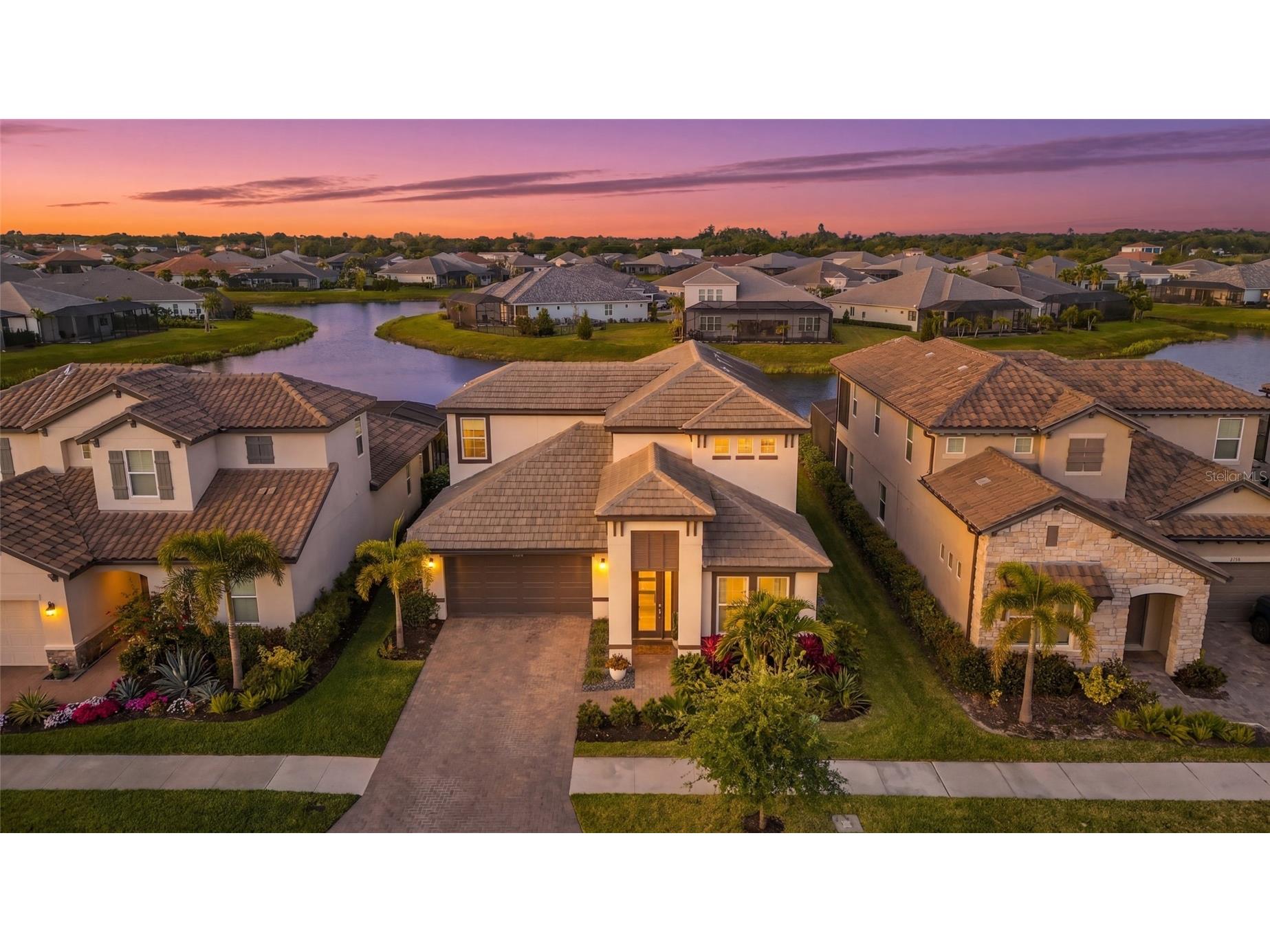 4762 Antrim Drive Sarasota FL 34240 A4687558 image1