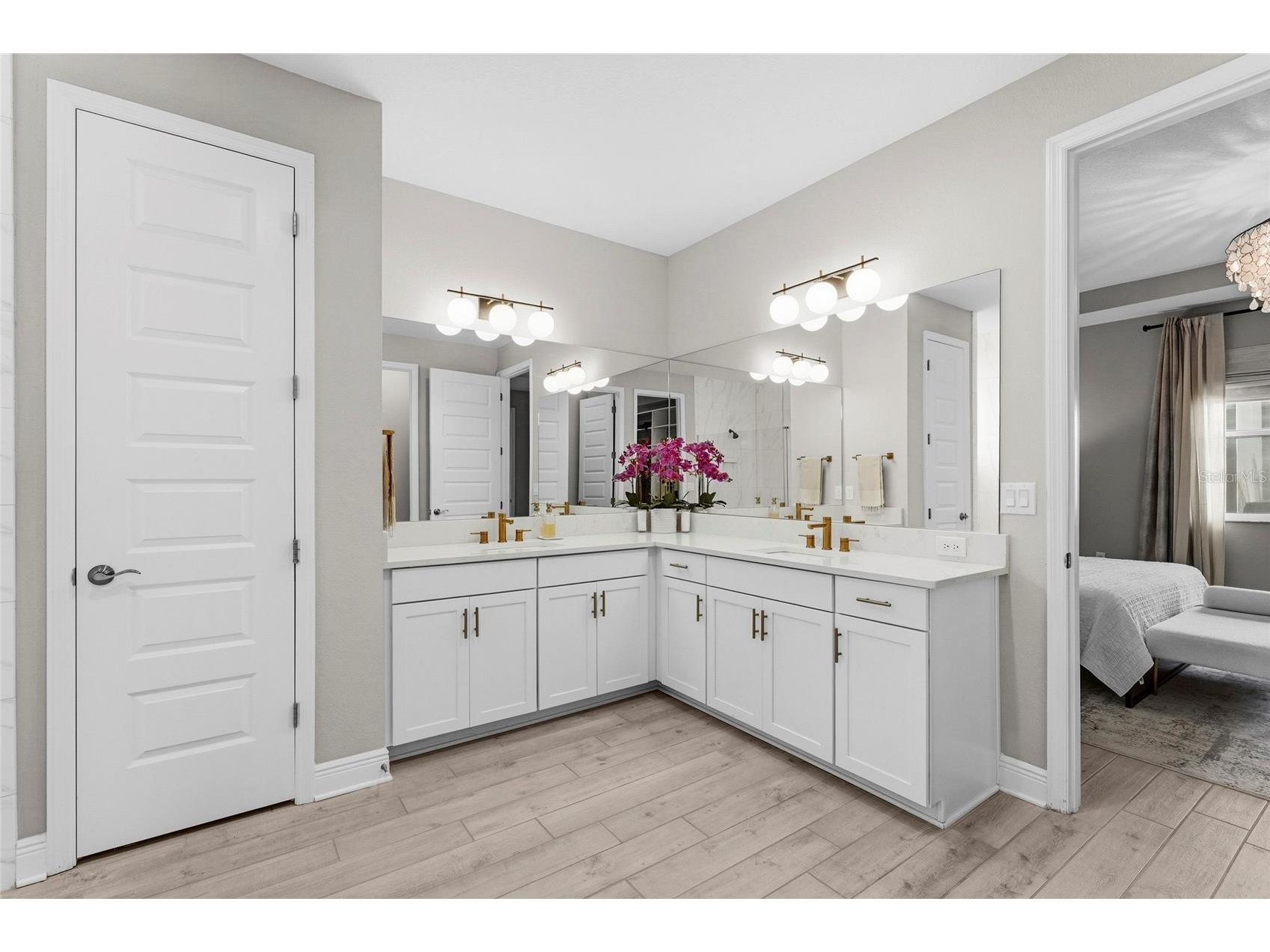 4762 Antrim Drive Sarasota FL 34240 A4687558 image35