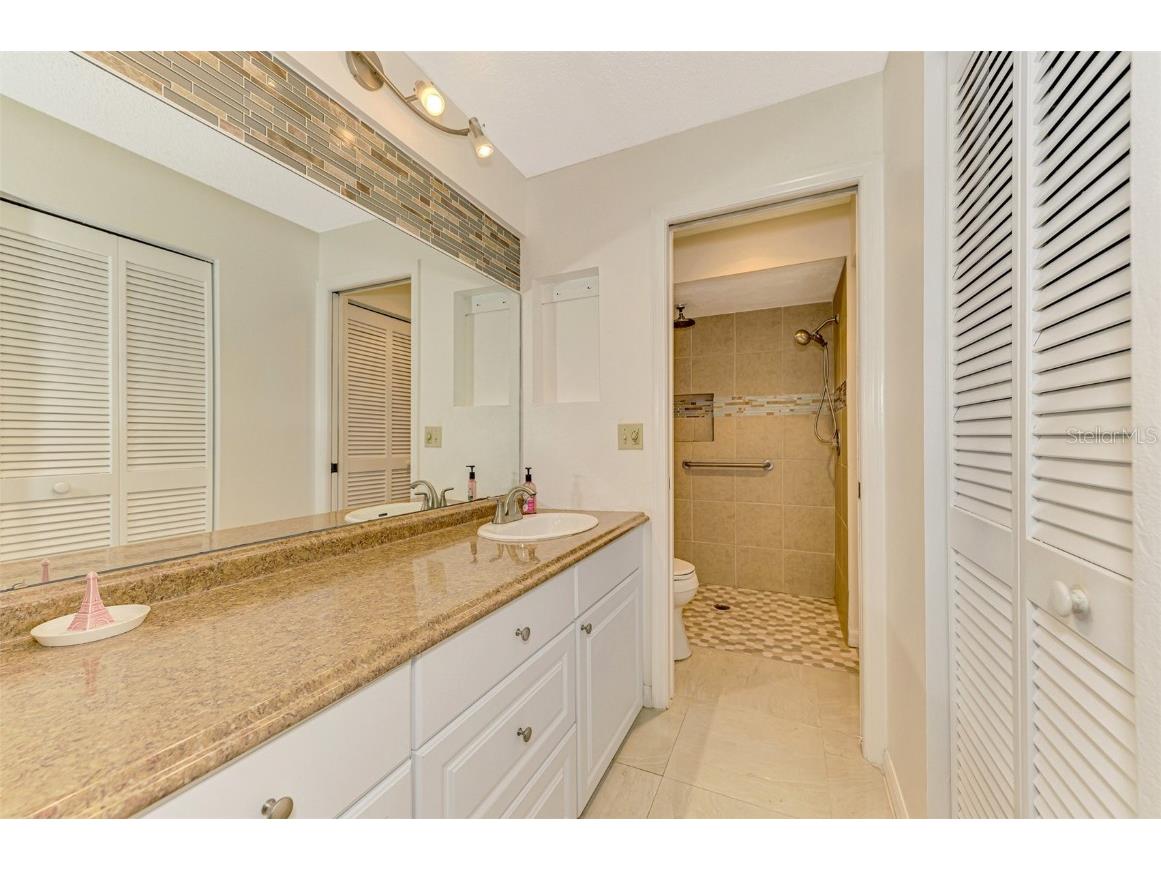 4765 Oak Forest Drive W #47 Sarasota FL 34231 N6140923 image14