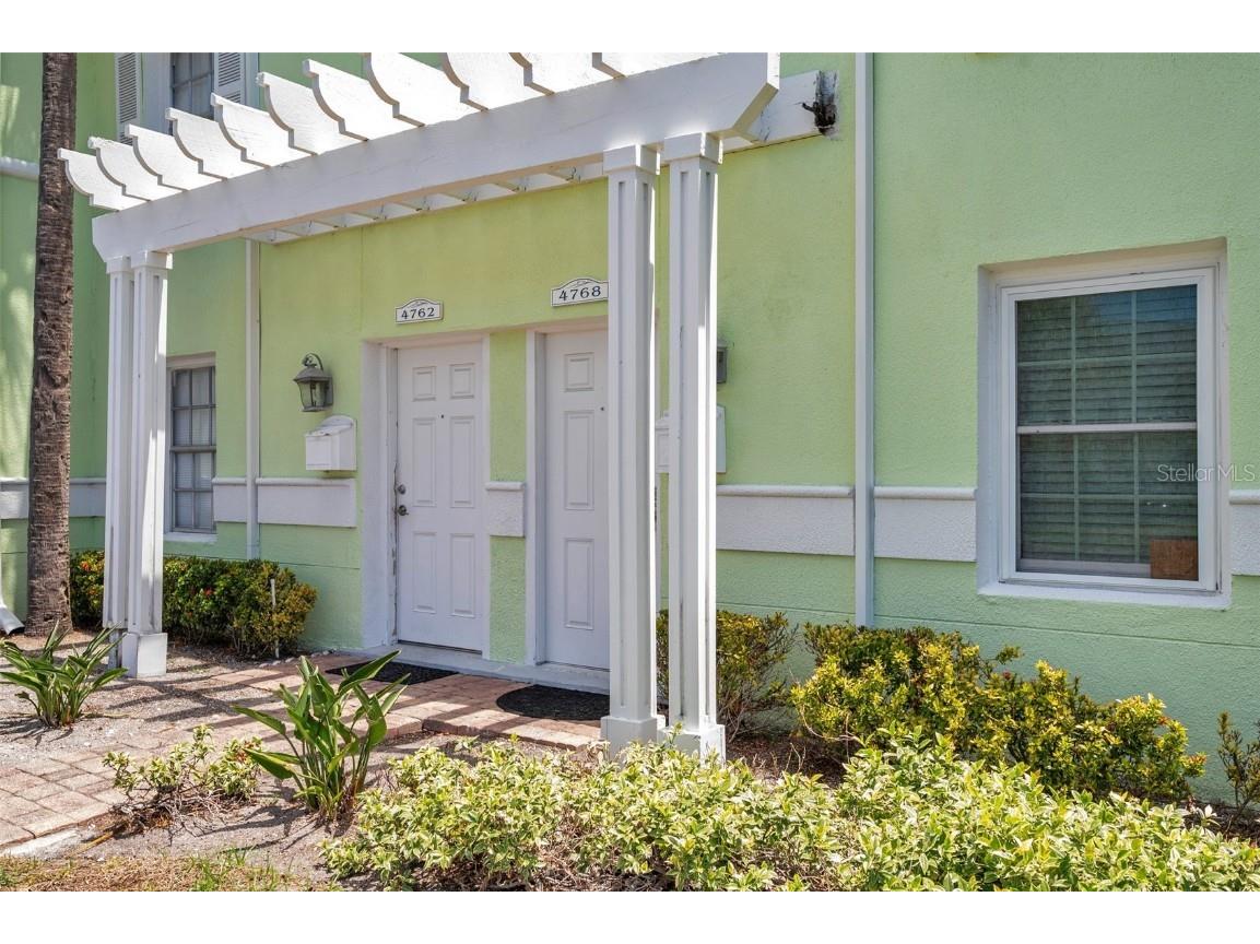 4768 Coquina Key Drive SE Saint Petersburg FL 33705 TB8375137 image2