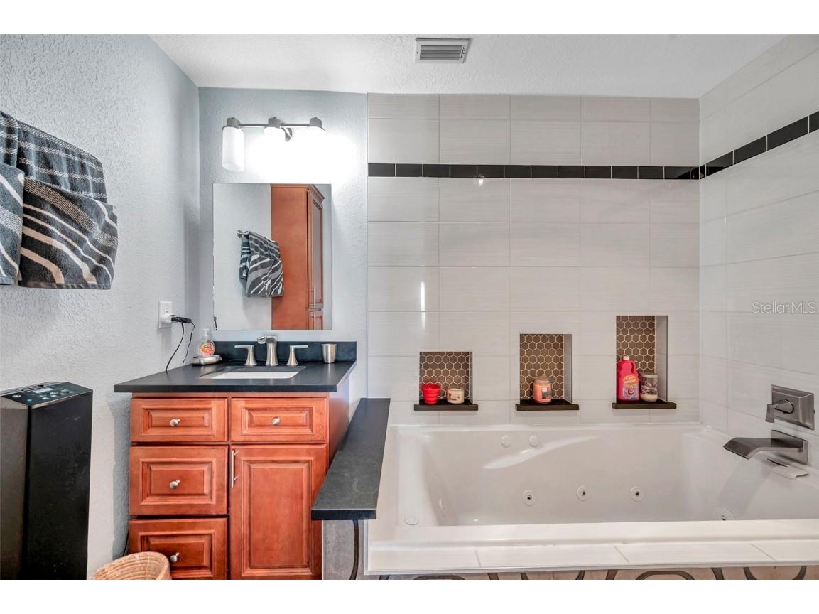 4768 Coquina Key Drive SE Saint Petersburg FL 33705 TB8375137 image23