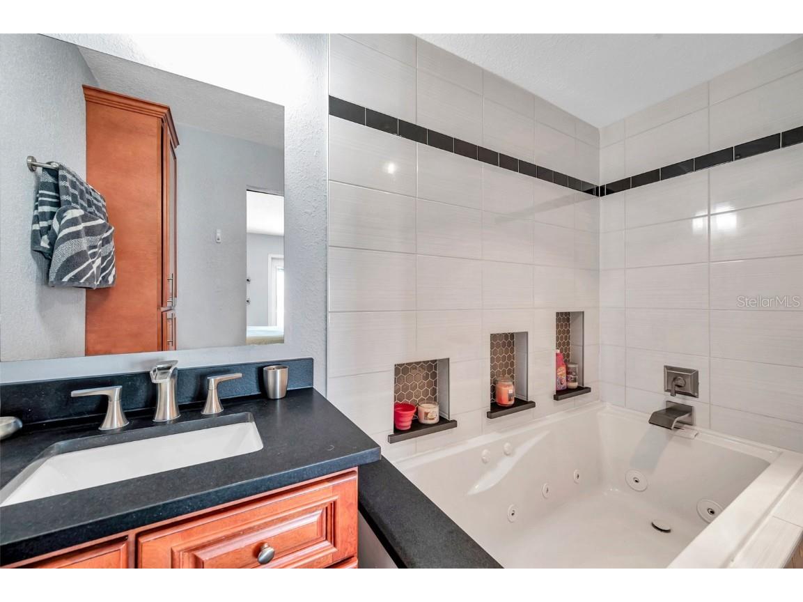 4768 Coquina Key Drive SE Saint Petersburg FL 33705 TB8375137 image24