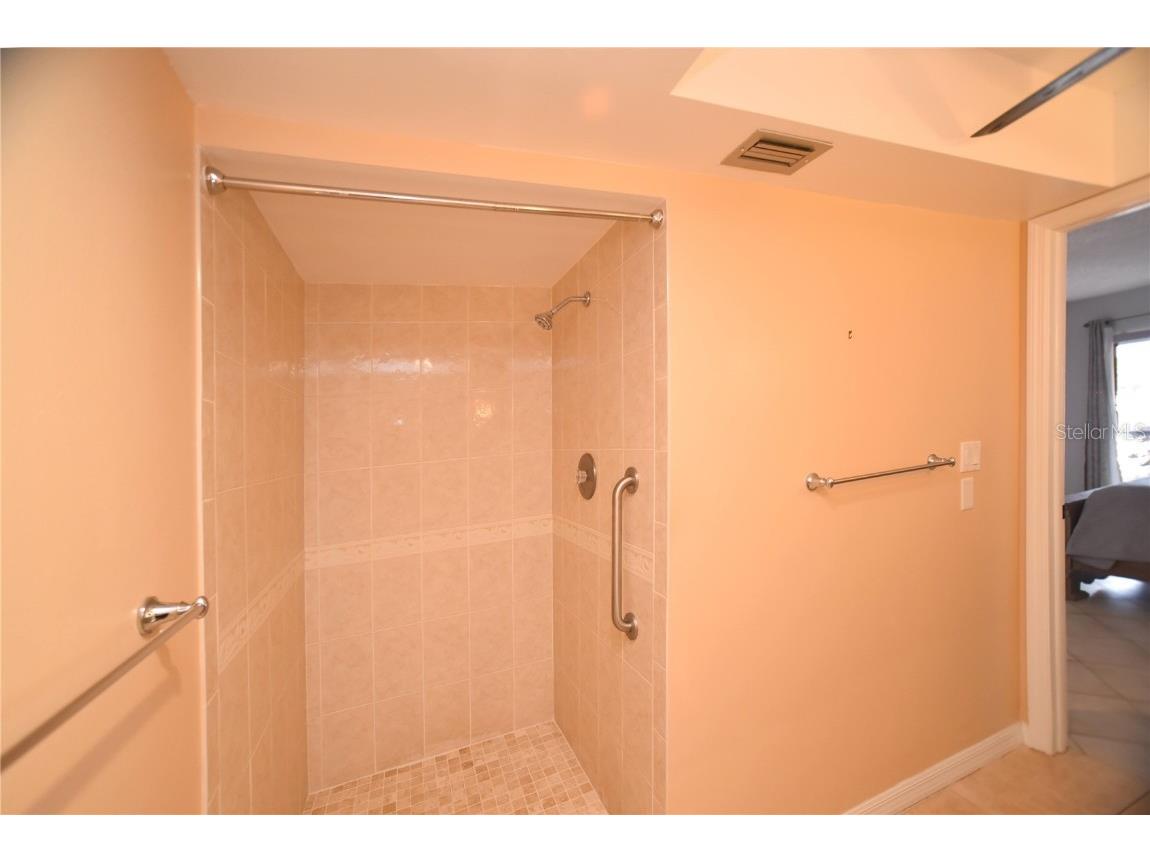 4770 Brittany Drive S #16 Saint Petersburg FL 33715 TB8448332 image13