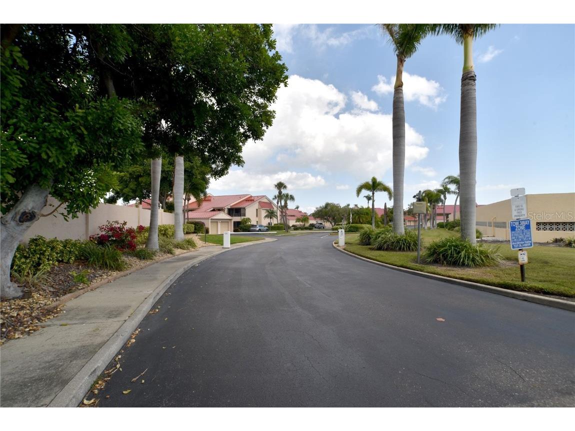 4770 Brittany Drive S #16 Saint Petersburg FL 33715 TB8448332 image80