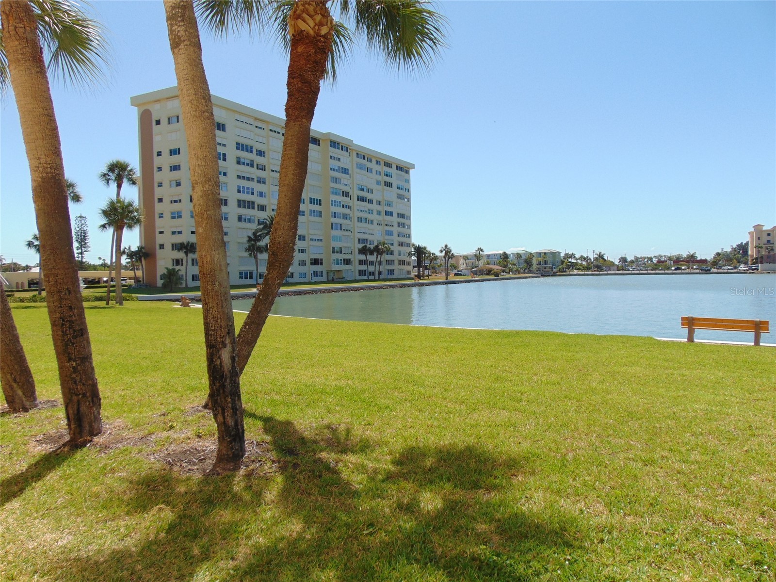 4775 Cove Cir Circle N #104 Saint Petersburg FL 33708 TB8501136 image3