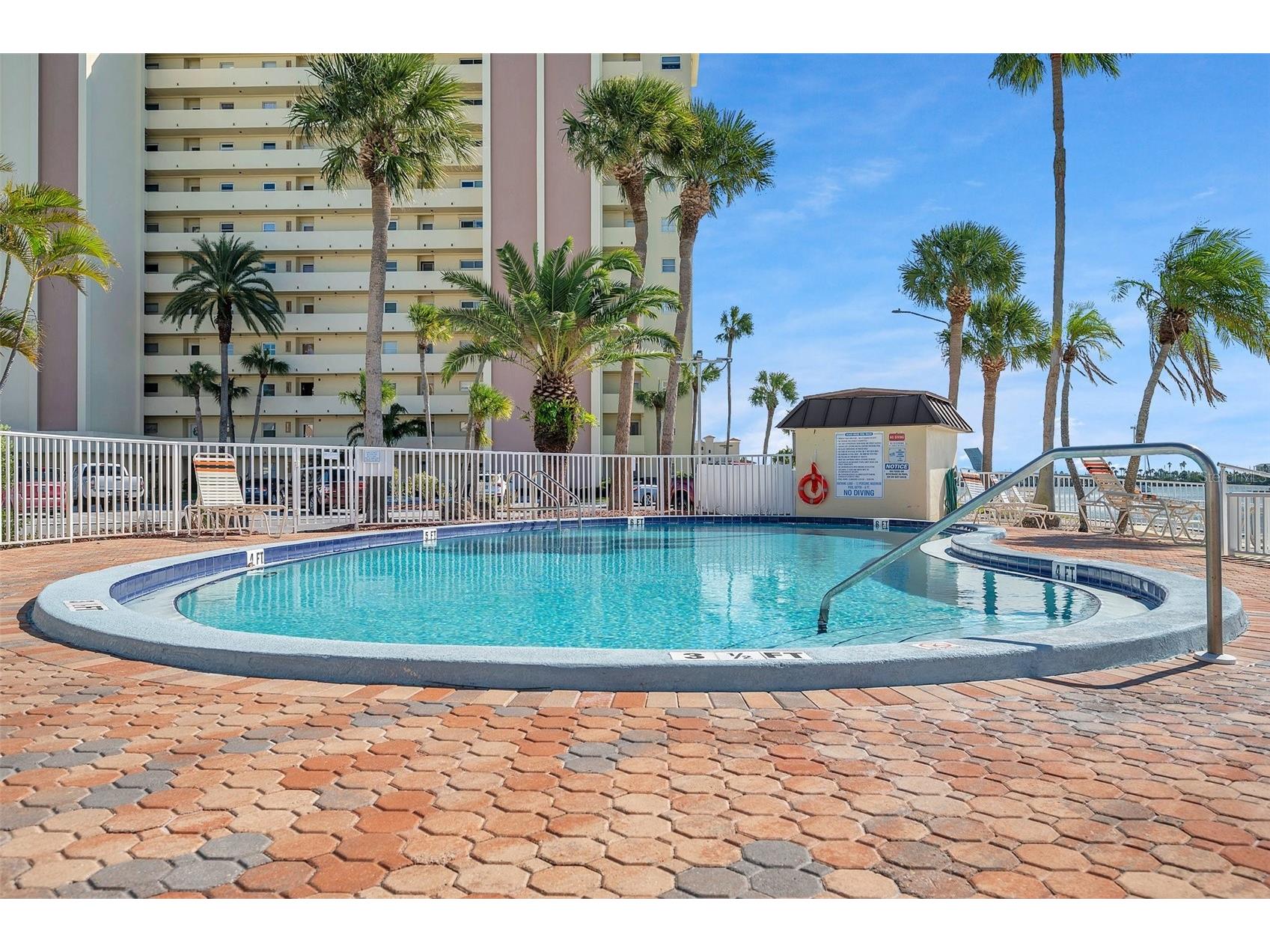4775 Cove Cir Circle N #104 Saint Petersburg FL 33708 TB8501136 image37