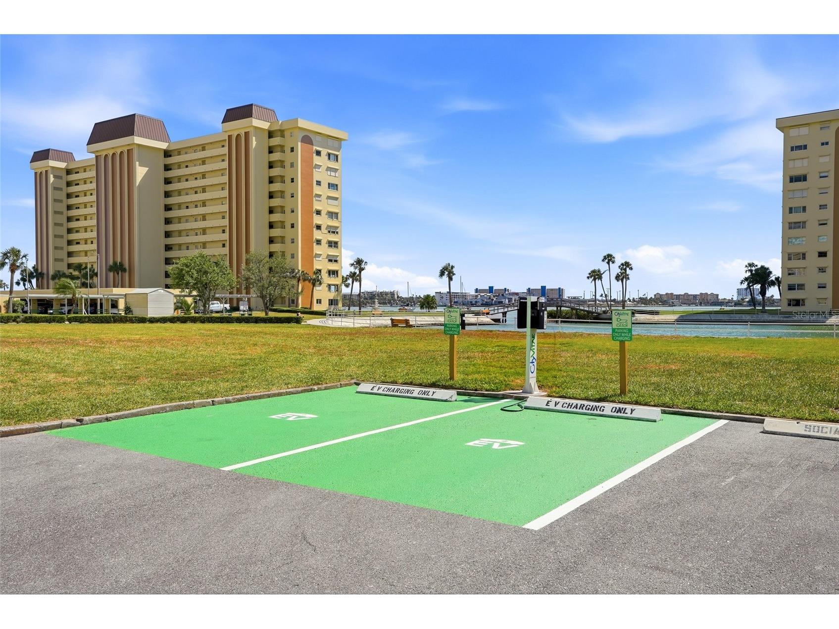 4775 Cove Cir Circle N #104 Saint Petersburg FL 33708 TB8501136 image51