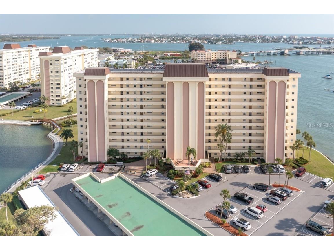 4775 Cove Circle #102 Saint Petersburg FL 33708 U8191921 image1