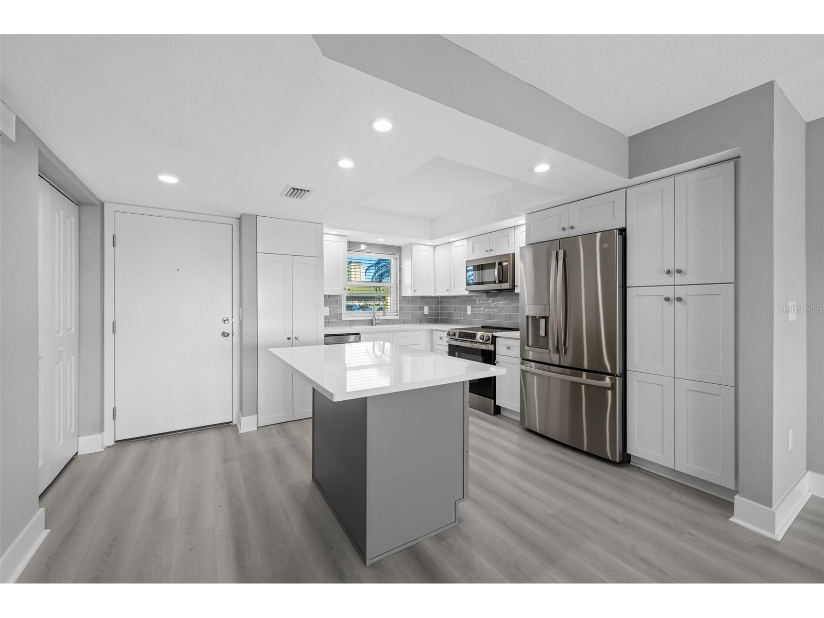4775 Cove Circle #103 Saint Petersburg FL 33708 - BOCA CIEGA BAY O6398514 image3