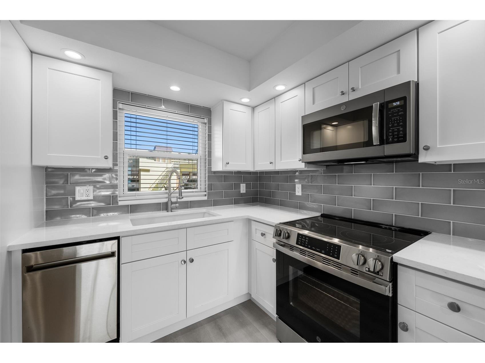 4775 Cove Circle #103 Saint Petersburg FL 33708 - BOCA CIEGA BAY O6398514 image4