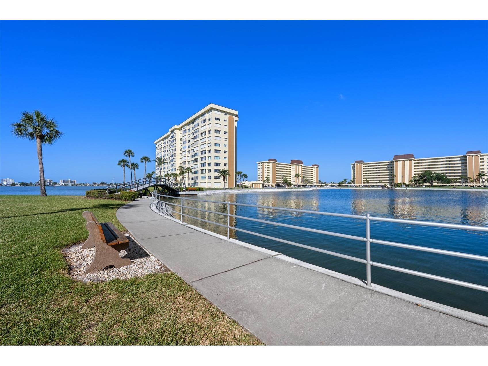 4775 Cove Circle #103 Saint Petersburg FL 33708 - BOCA CIEGA BAY O6398514 image56