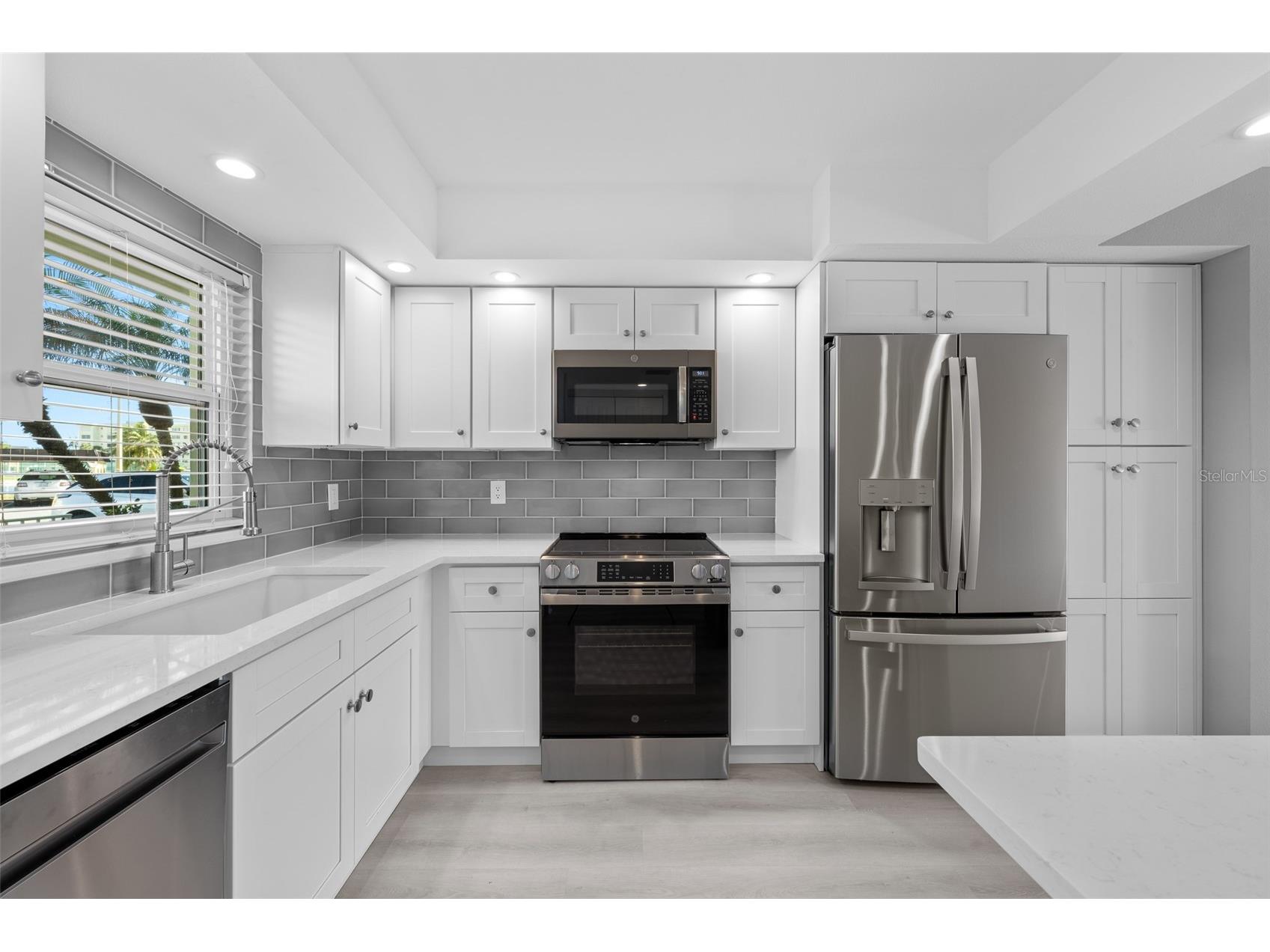 4775 Cove Circle #103 Saint Petersburg FL 33708 - BOCA CIEGA BAY O6398514 image6