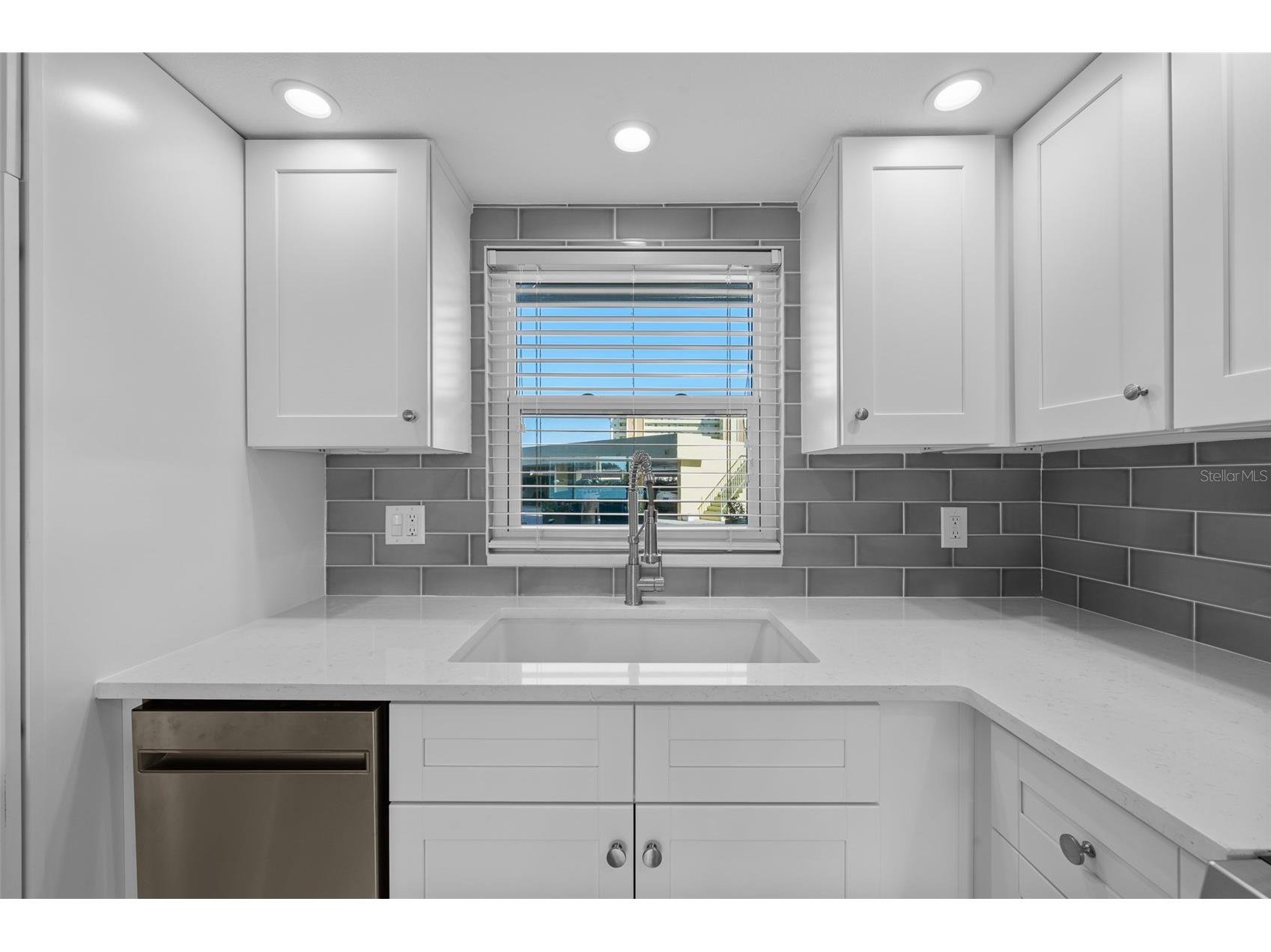 4775 Cove Circle #103 Saint Petersburg FL 33708 - BOCA CIEGA BAY O6398514 image7