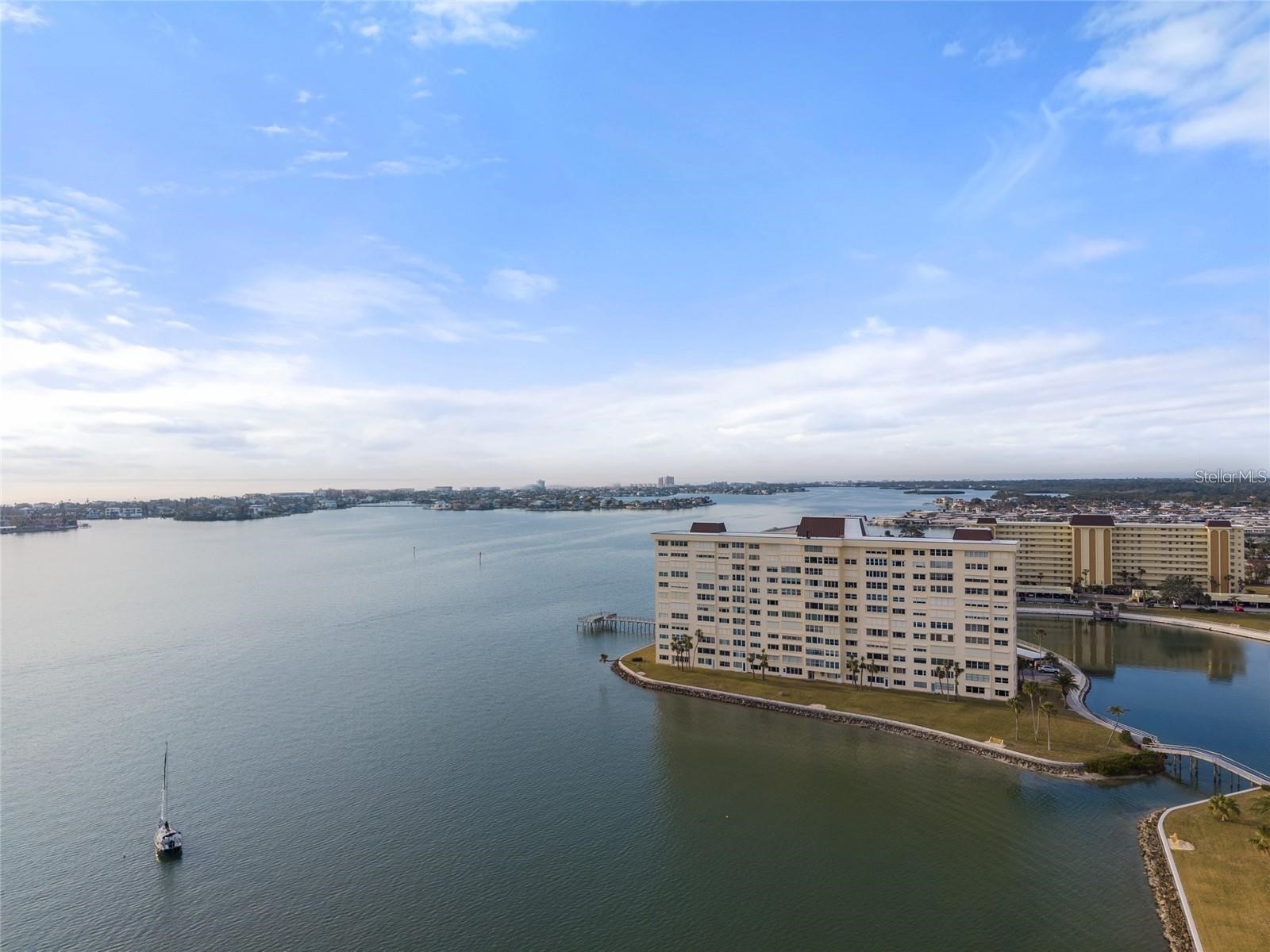 4775 Cove Circle #202 Saint Petersburg FL 33708 A4689692 image1