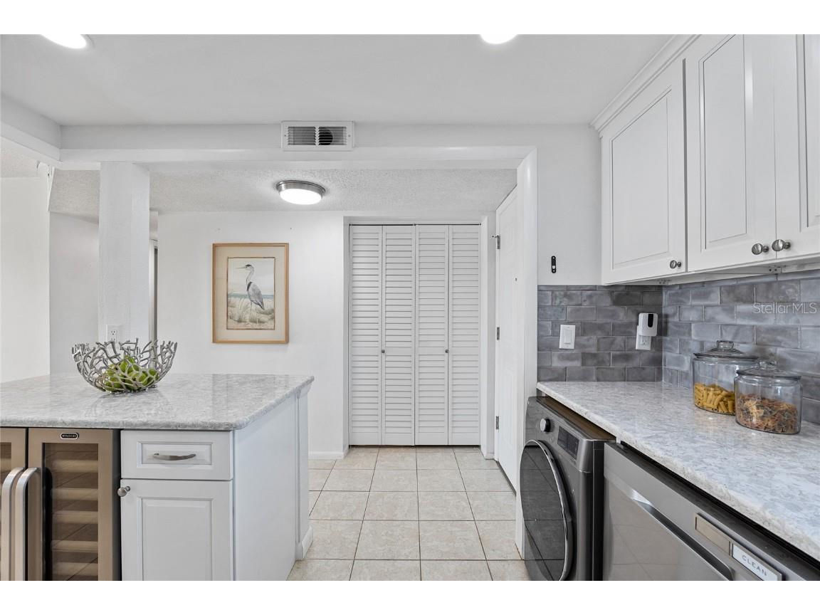 4775 Cove Circle #203 Saint Petersburg FL 33708 TB8449091 image8