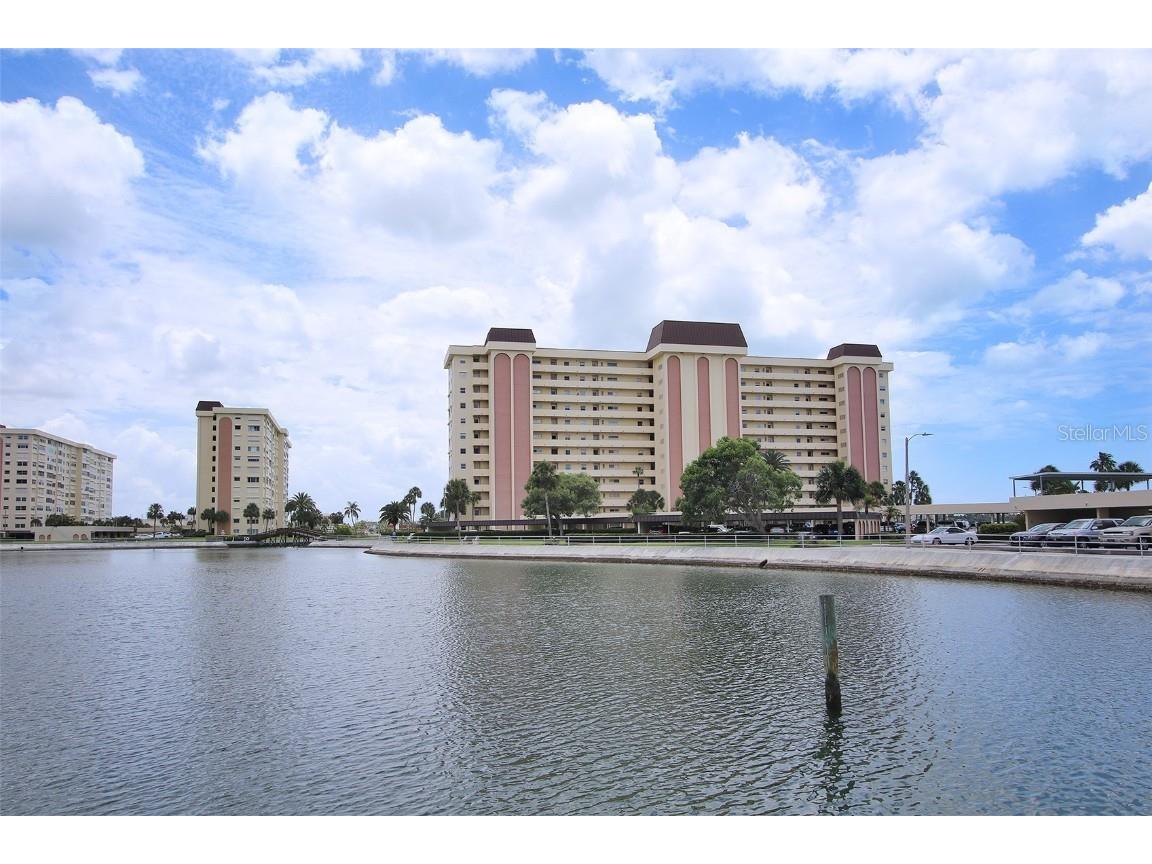 4775 Cove Circle #205 Saint Petersburg FL 33708 TB8349458 image1