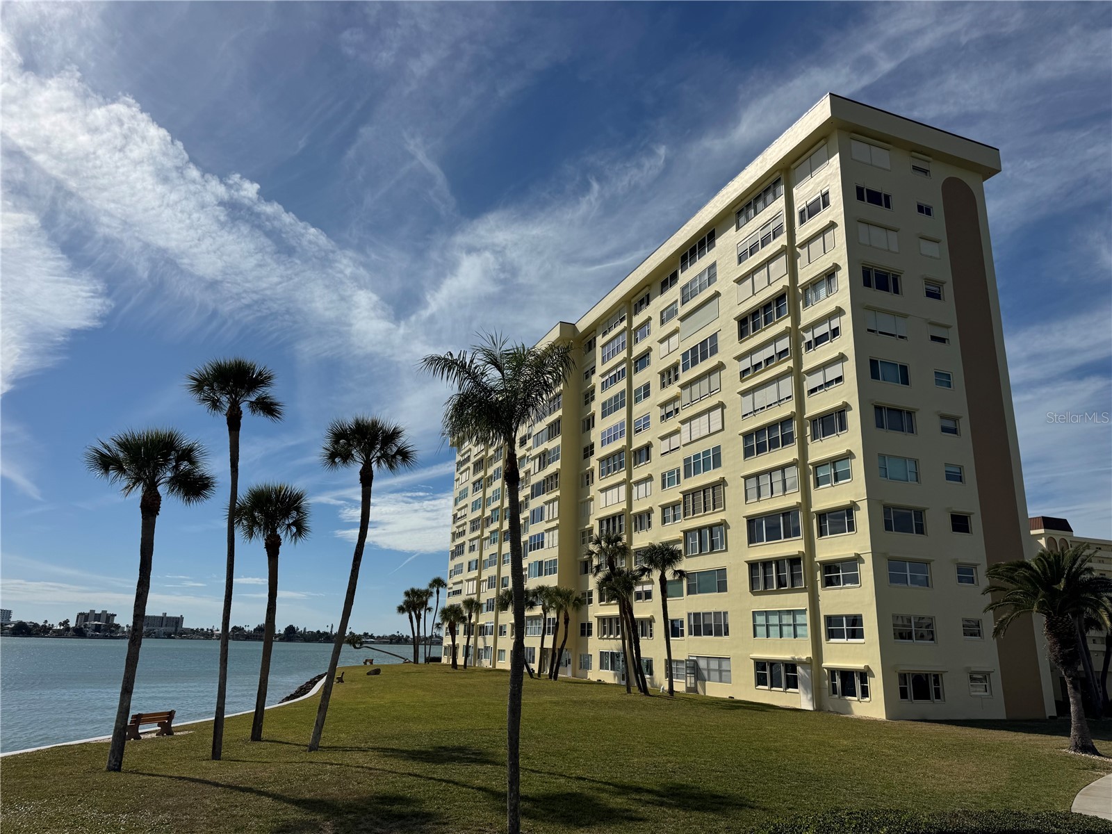4775 Cove Circle #403 Saint Petersburg FL 33708 - BOCA CIEGA BAY TB8413859 image1