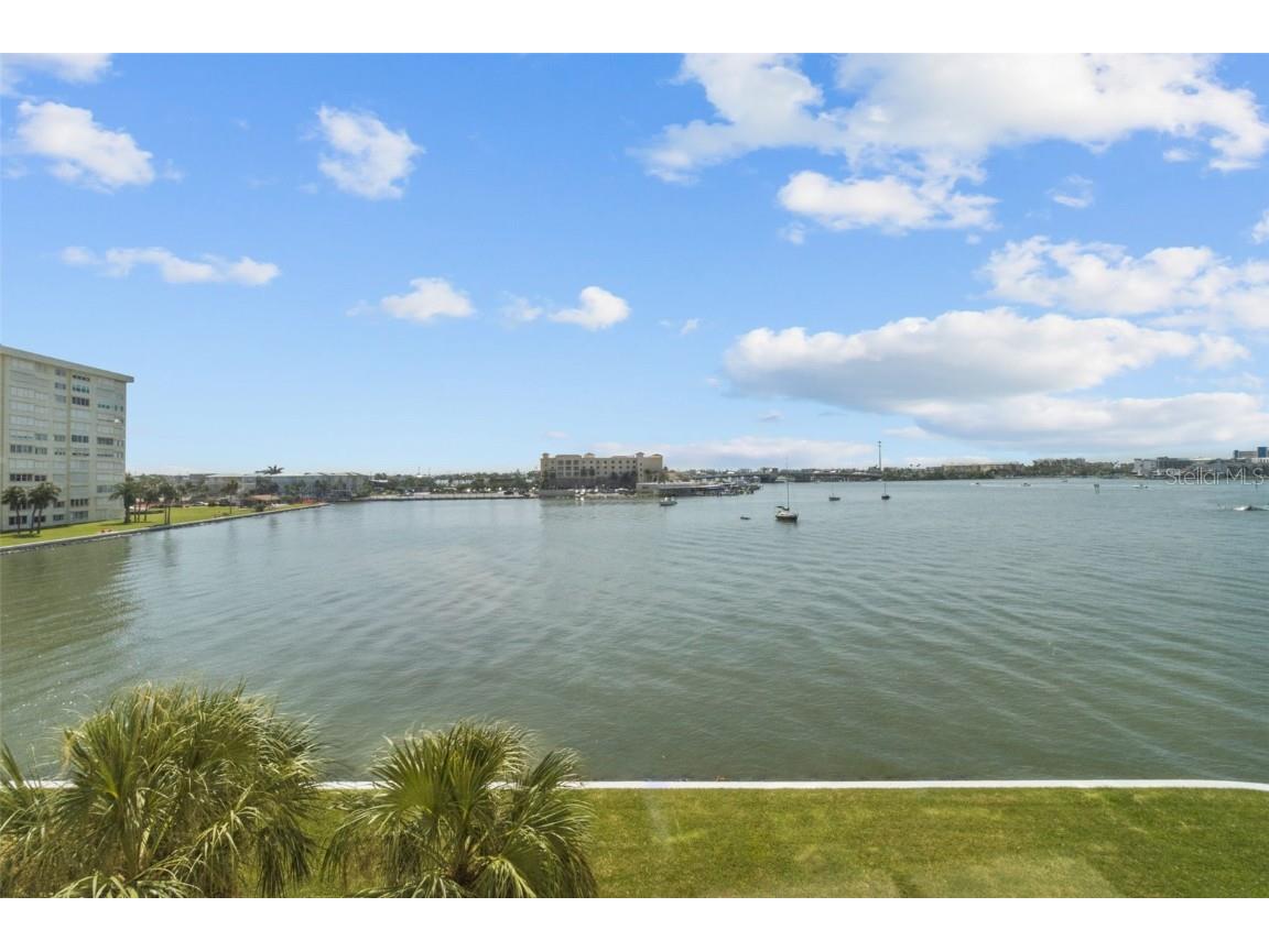4775 Cove Circle #407 Saint Petersburg FL 33708 - BOCA CIEGA BAY TB8430023 image2