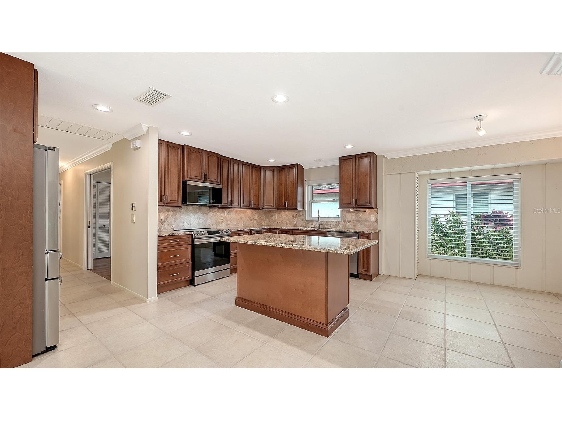 4777 Ringwood Meadow Sarasota FL 34235 A4698631 image11