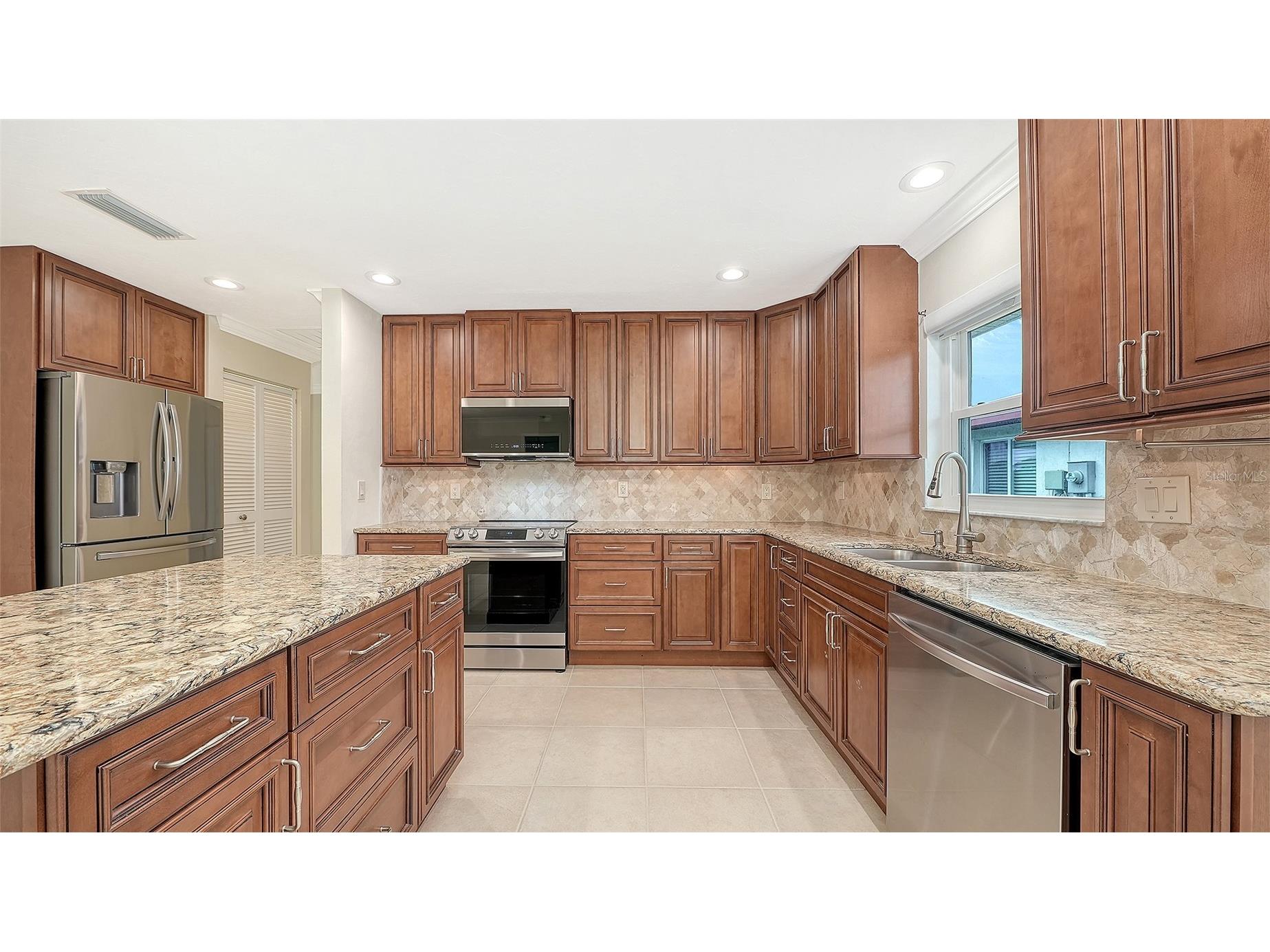 4777 Ringwood Meadow Sarasota FL 34235 A4698631 image3