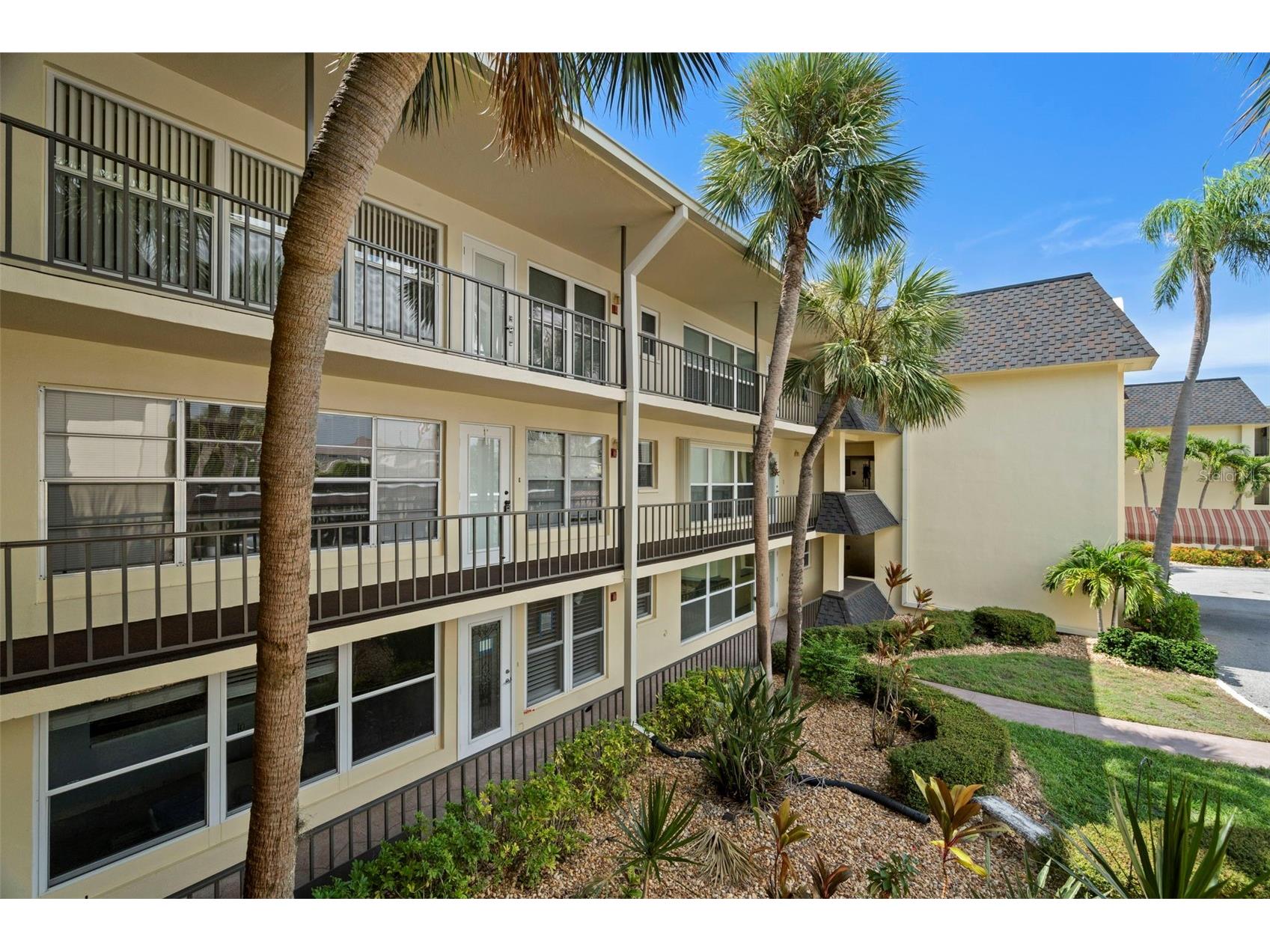 4780 Cove Circle #205 Saint Petersburg FL 33708 - BOCA CIEGA BAY TB8420535 image2