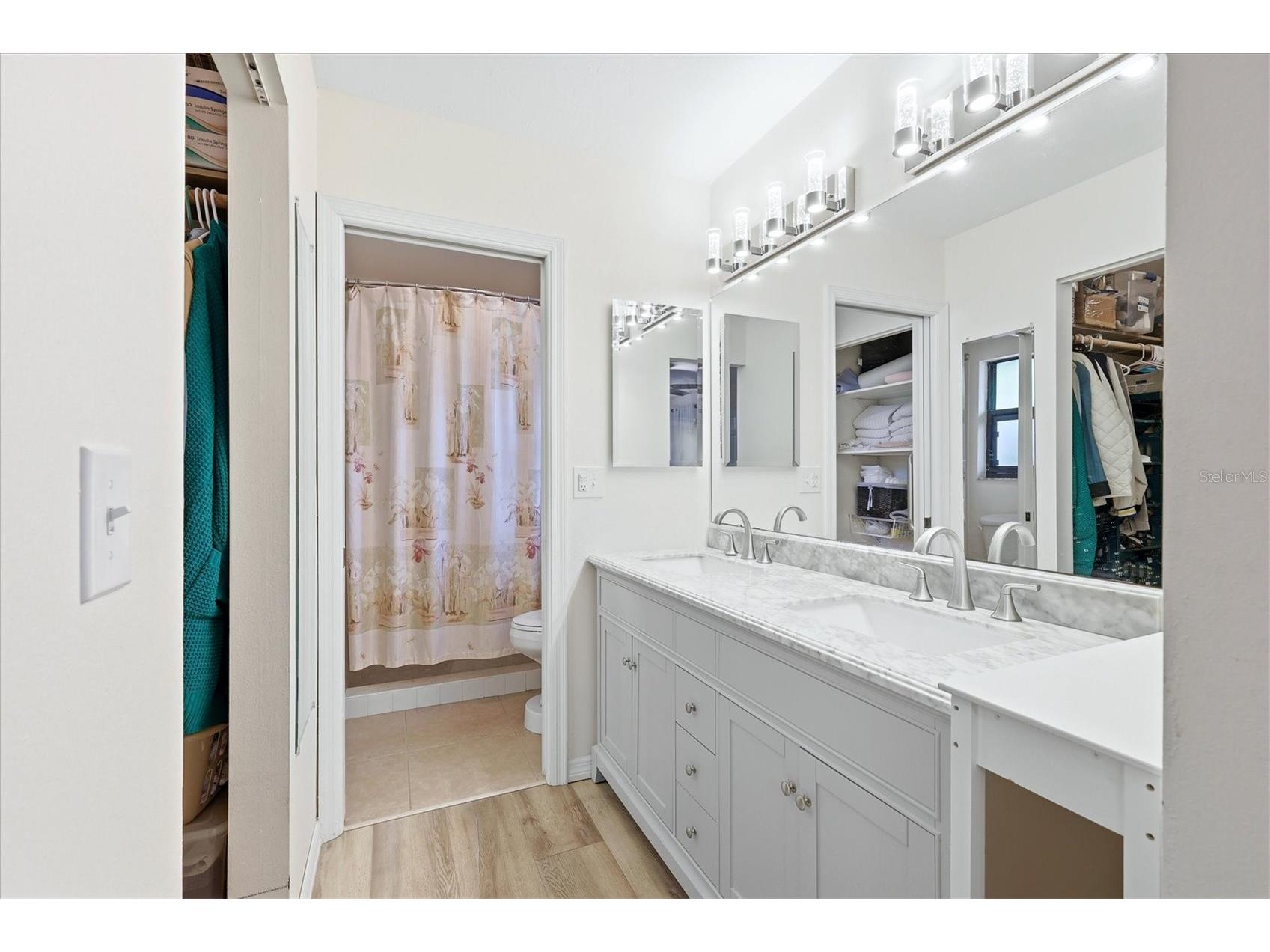 4793 Oak Forest Drive W #46 Sarasota FL 34231 N6144200 image11