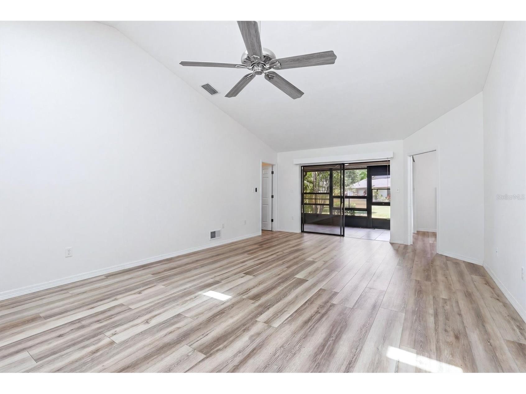 4793 Oak Forest Drive W #46 Sarasota FL 34231 N6144200 image17