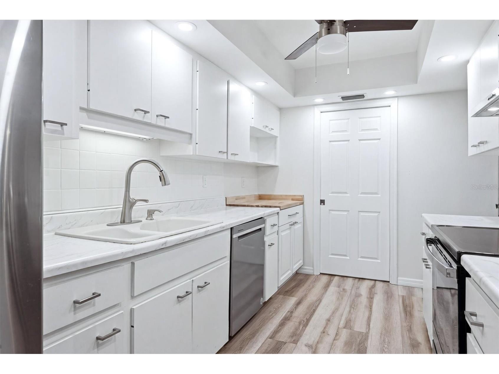 4793 Oak Forest Drive W #46 Sarasota FL 34231 N6144200 image5