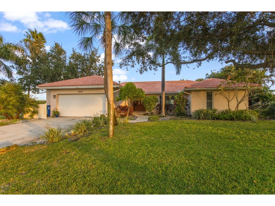 4797 Overlook Drive NE Saint Petersburg FL 33703 U8230448 image1