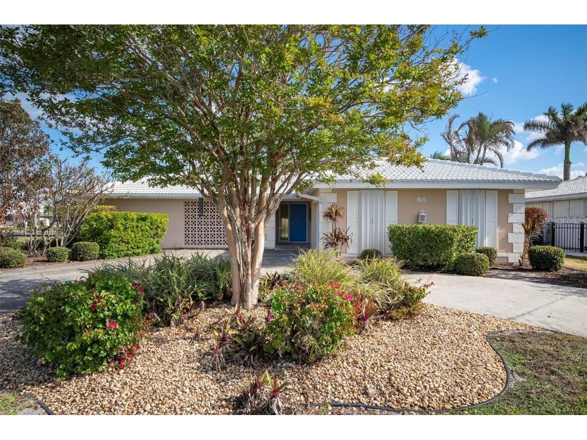 48 Hibiscus Drive Punta Gorda FL 33950 - BLUE FISH LAGOON C7502043 image1