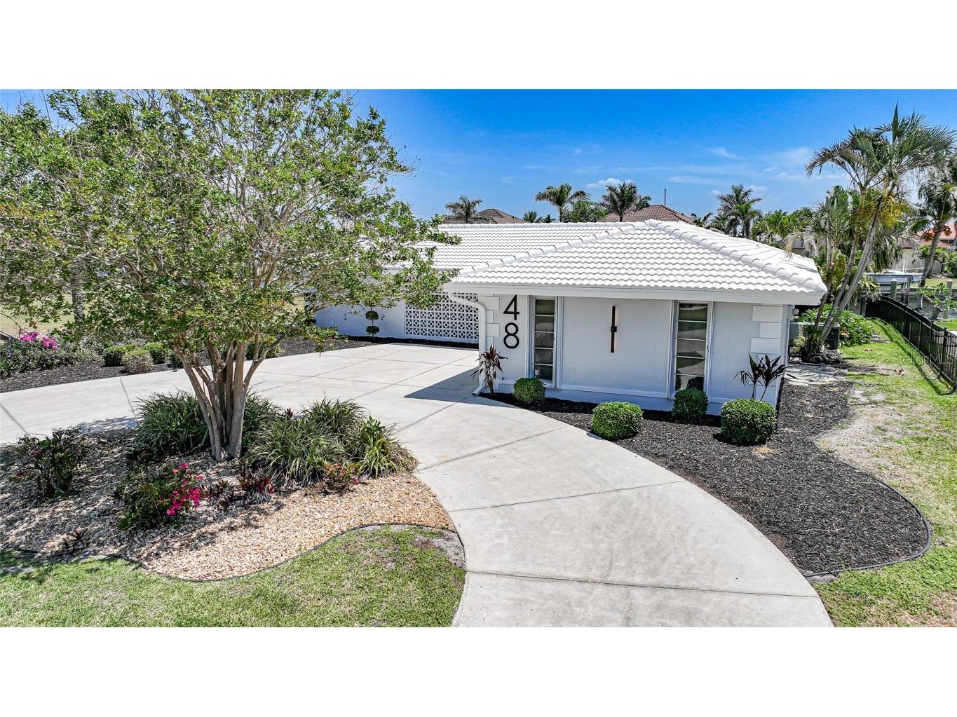 48 Hibiscus Drive Punta Gorda FL 33950 - BLUE FISH LAGOON C7509123 image1