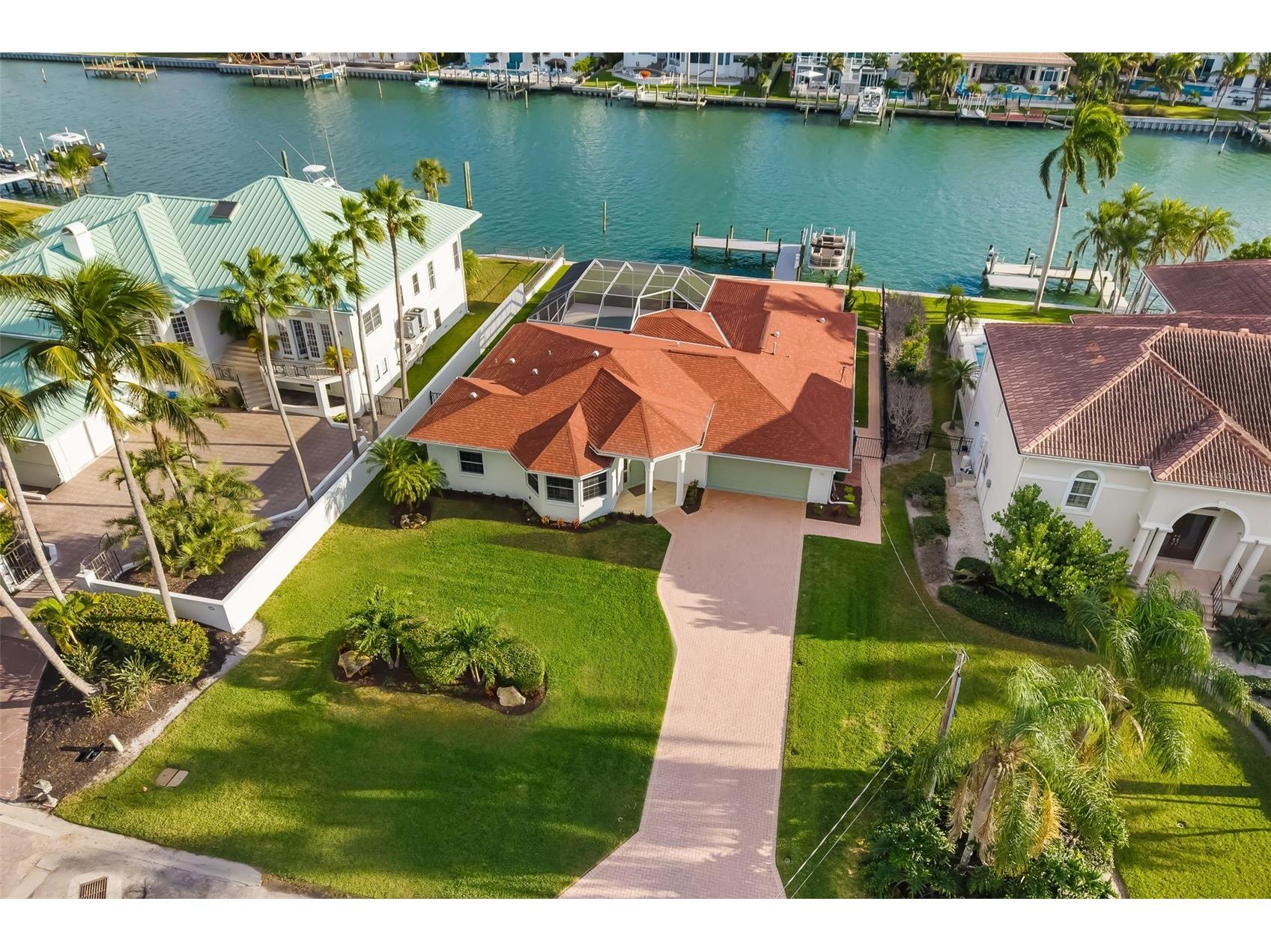 480 Cleveland Drive Sarasota FL 34236 A4672676 image1