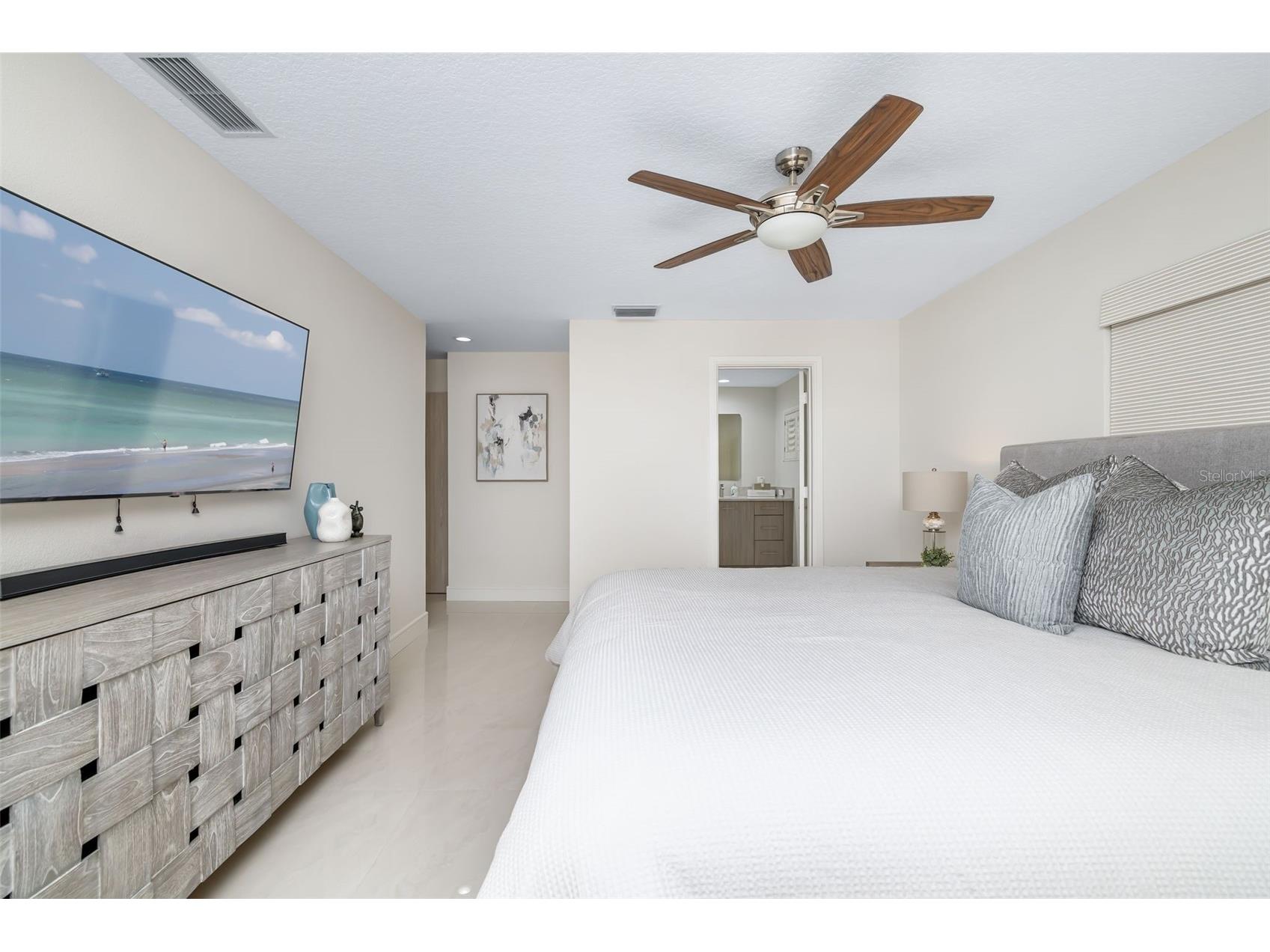 480 Cleveland Drive Sarasota FL 34236 A4672676 image32