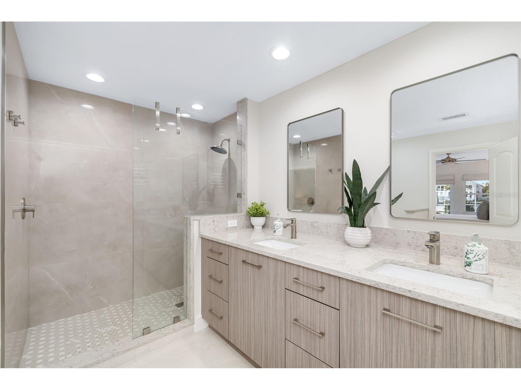 480 Cleveland Drive Sarasota FL 34236 A4672676 image36