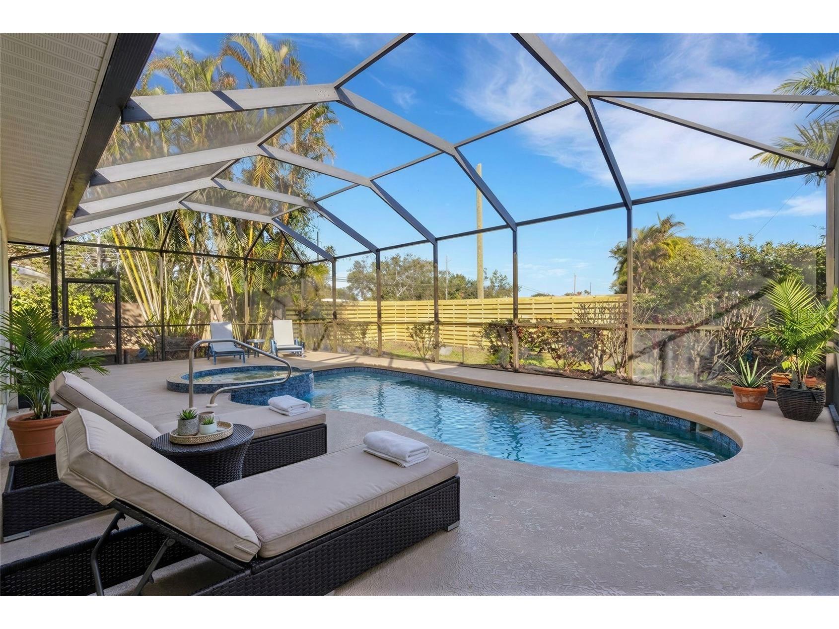 4801 Edgemont Court Sarasota FL 34233 A4687407 image40
