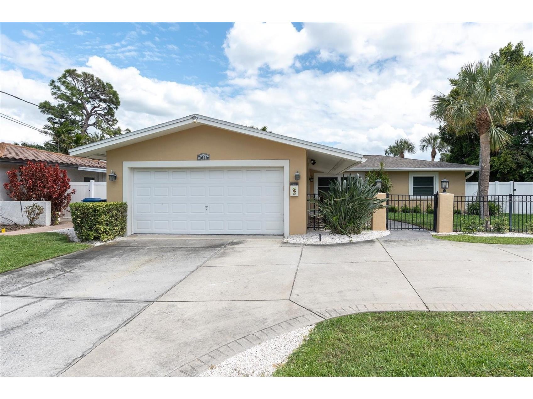 4801 Shore Acres Boulevard NE Saint Petersburg FL 33703 TB8496519 image1
