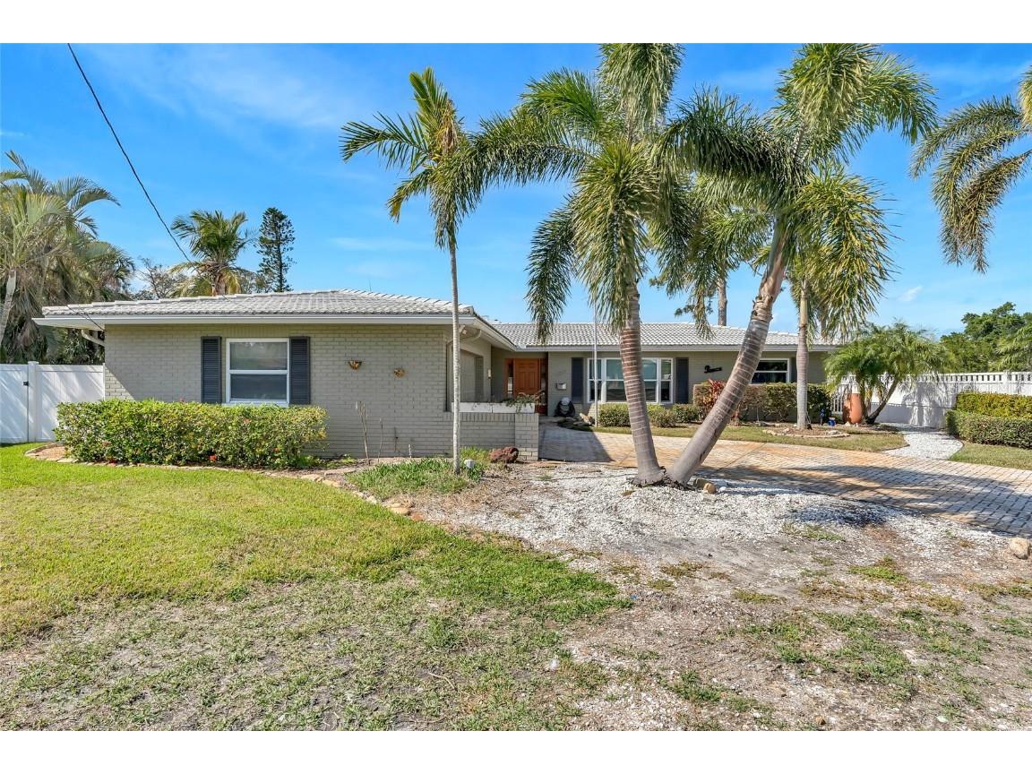 4801 Venetian Place NE Saint Petersburg FL 33703 - BUTTERFLY LAKE TB8342121 image1
