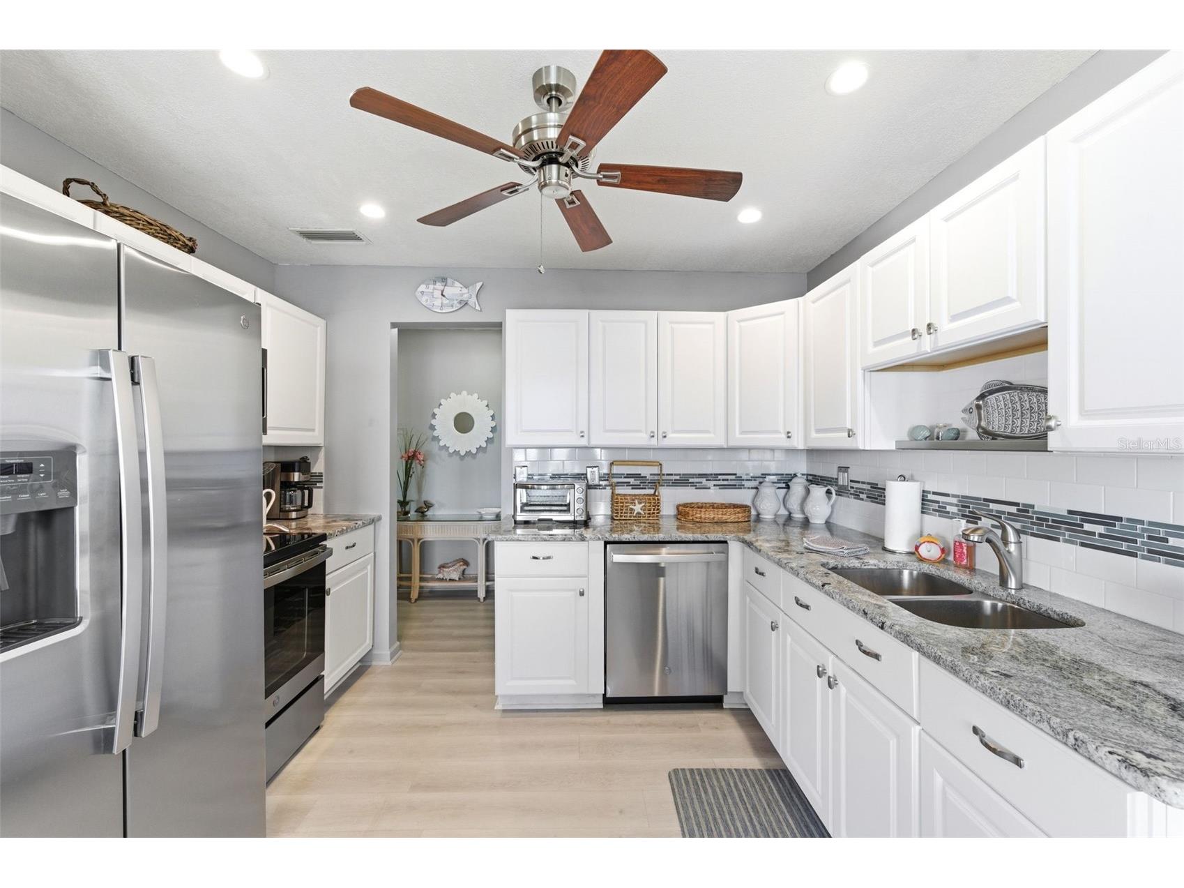 4805 Cobia Drive SE #D FURNISHED Saint Petersburg FL 33705 - LITTLE BAYOU OFF TAMPA BAY TB8507136 image12
