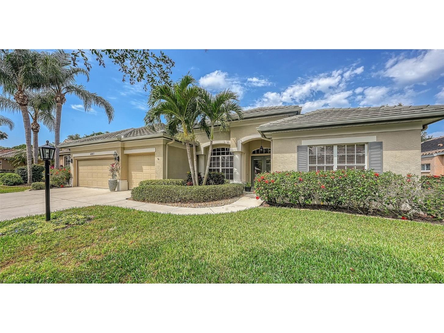 4807 Carrington Circle Sarasota FL 34243 A4566094 image1
