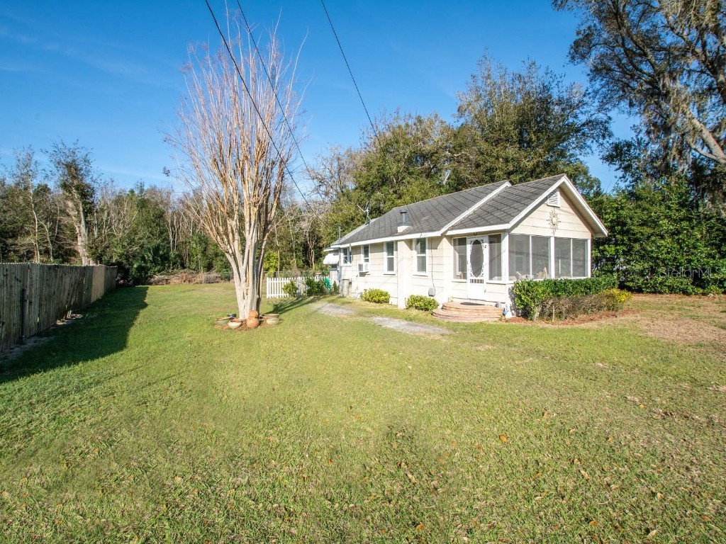 481 Brainard Avenue Umatilla FL 32784 G5065052 image1